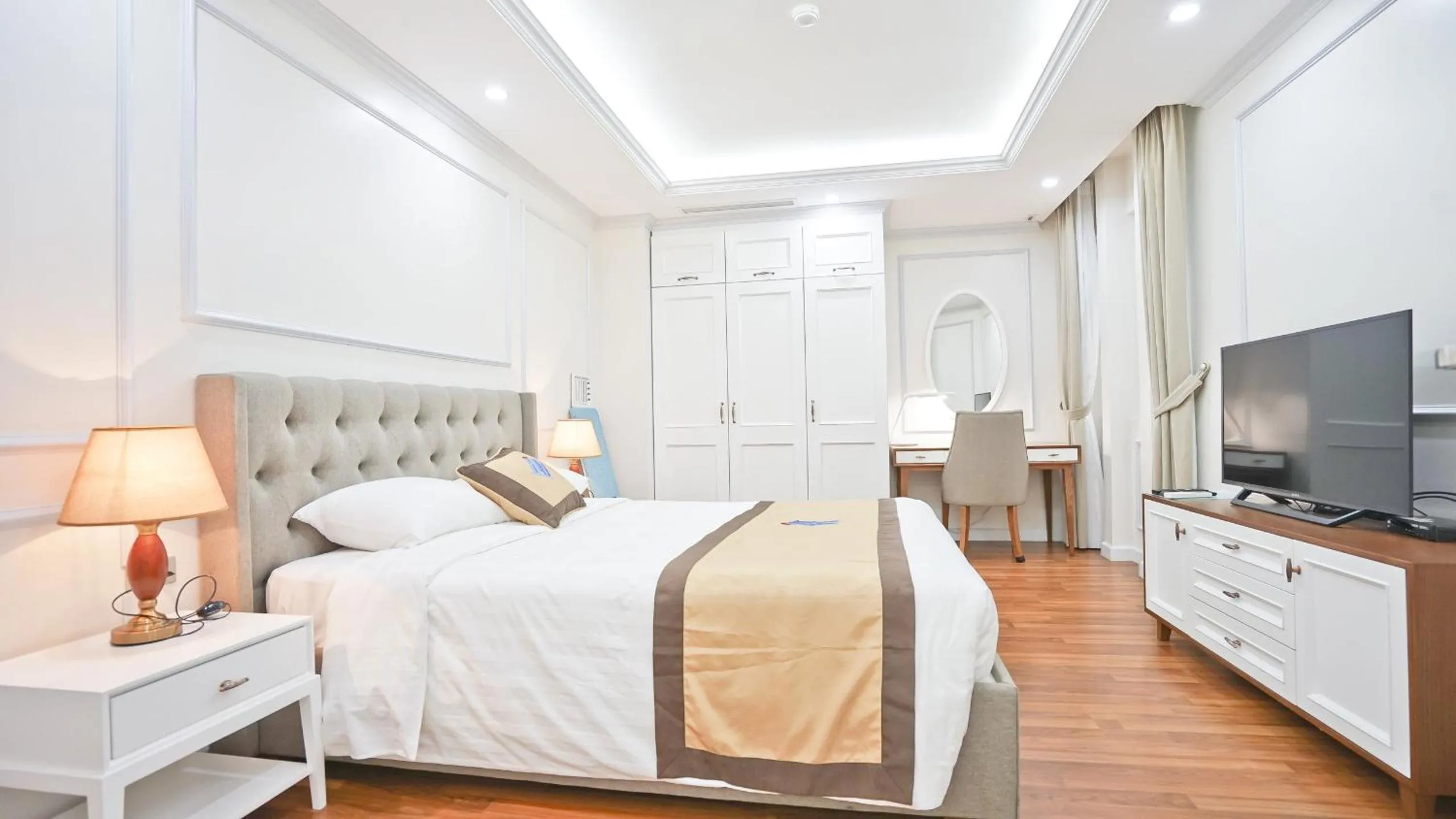 Photo of the whole room, Bed in Luxe Paradise Residence 79 Nguyen Du