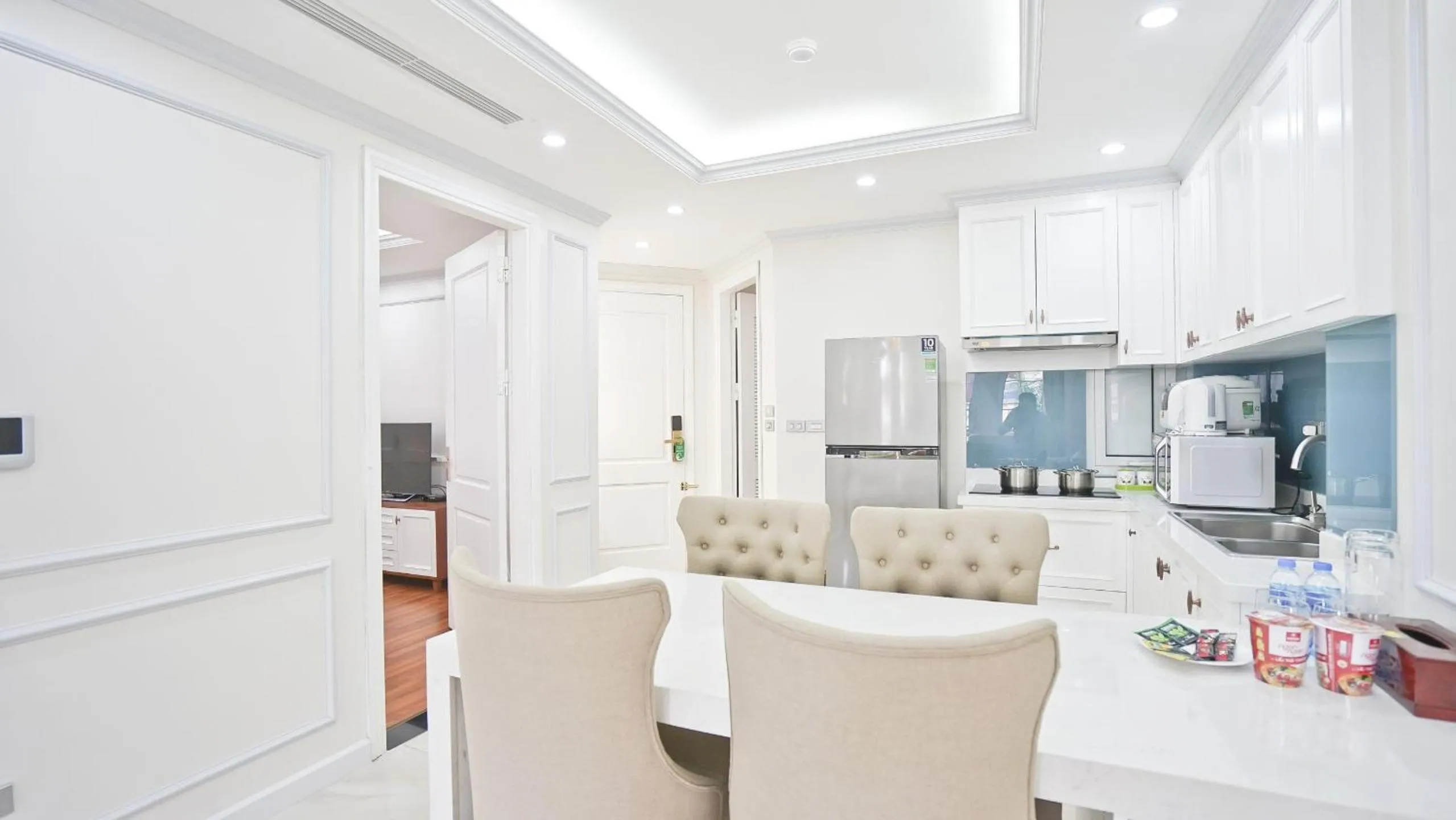 TV and multimedia in Luxe Paradise Residence 79 Nguyen Du