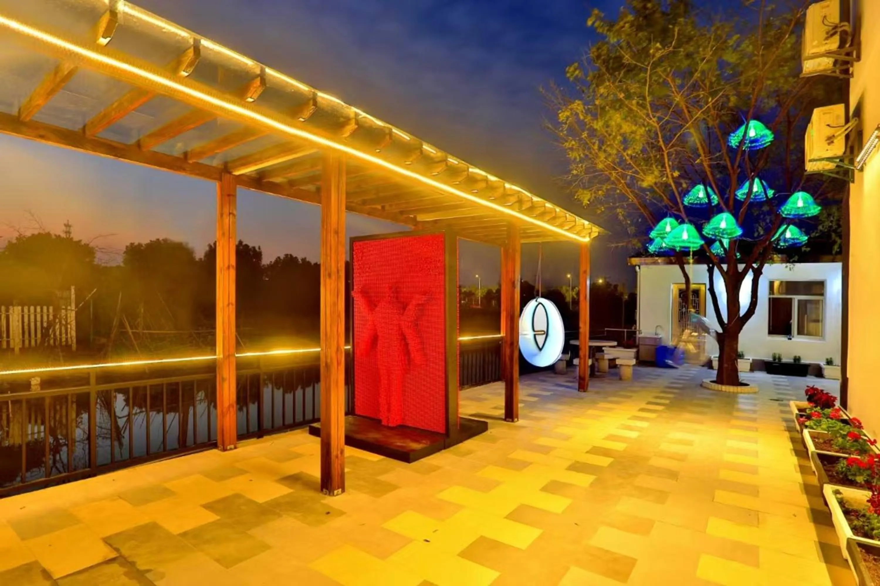 Night in Shanghai Lanfeng Intelligent Light - Shanghai Disney Branch,Provide airport pickup service at PuD'ong Airport andDisneyland shuttle service