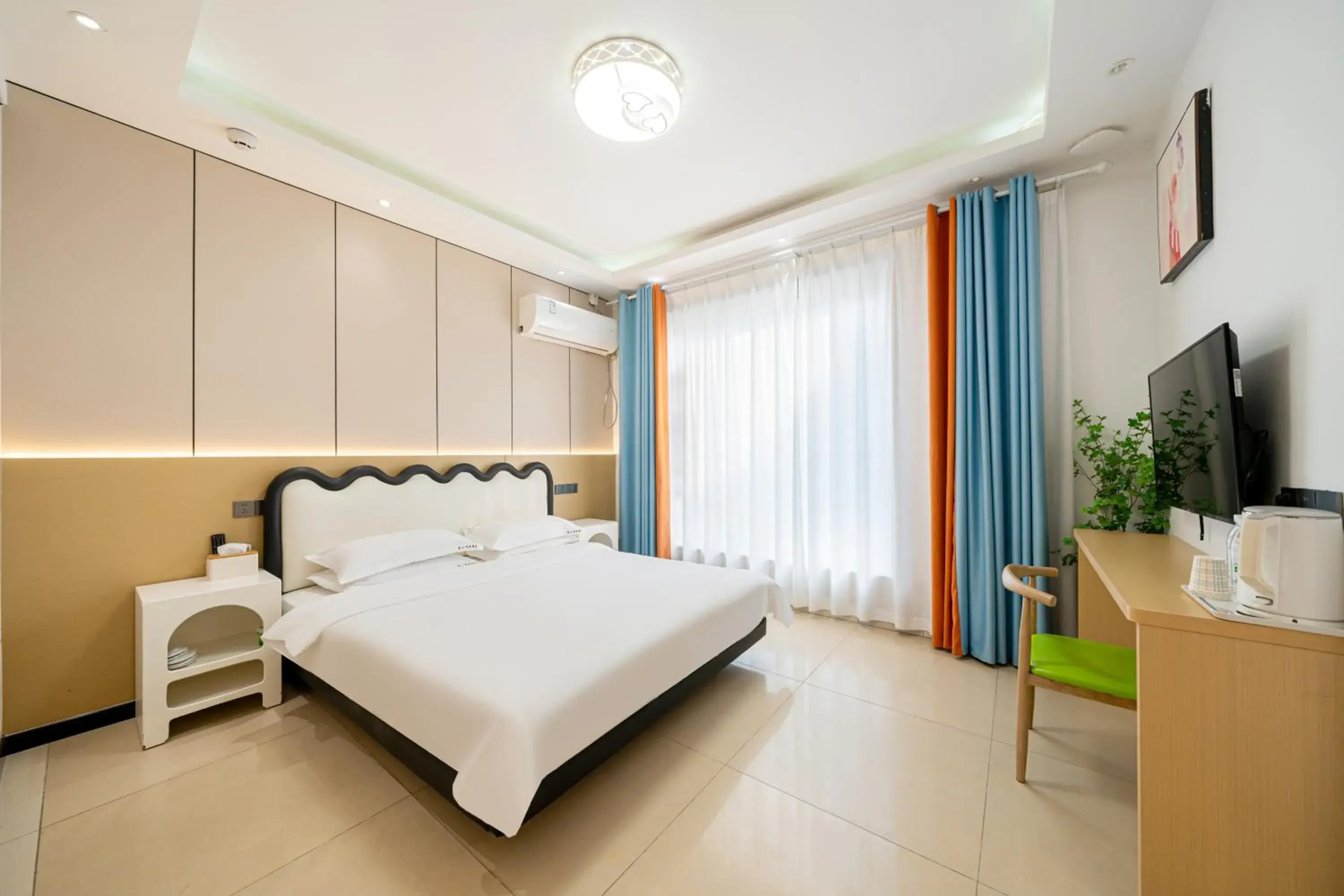 Deluxe Suite in Shanghai Lanfeng Intelligent Light - Shanghai Disney Branch,Provide airport pickup service at PuD'ong Airport andDisneyland shuttle service Deluxe Suite in Shanghai Lanfeng Intelligent Light - Shanghai Disney Branch,Provide airport pickup service at PuD'ong Airport andDisneyland shuttle service