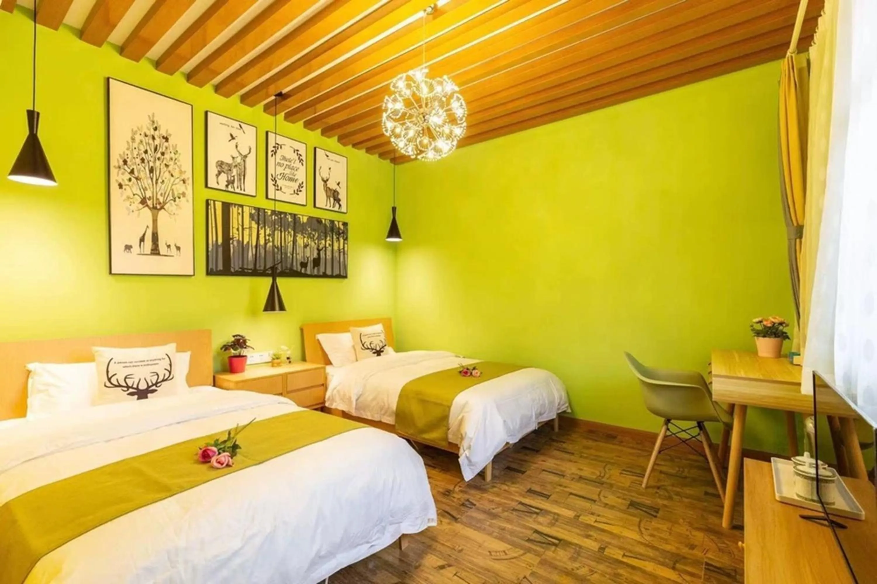 Bed in Shanghai Lanfeng Intelligent Light - Shanghai Disney Branch,Provide airport pickup service at PuD'ong Airport andDisneyland shuttle service