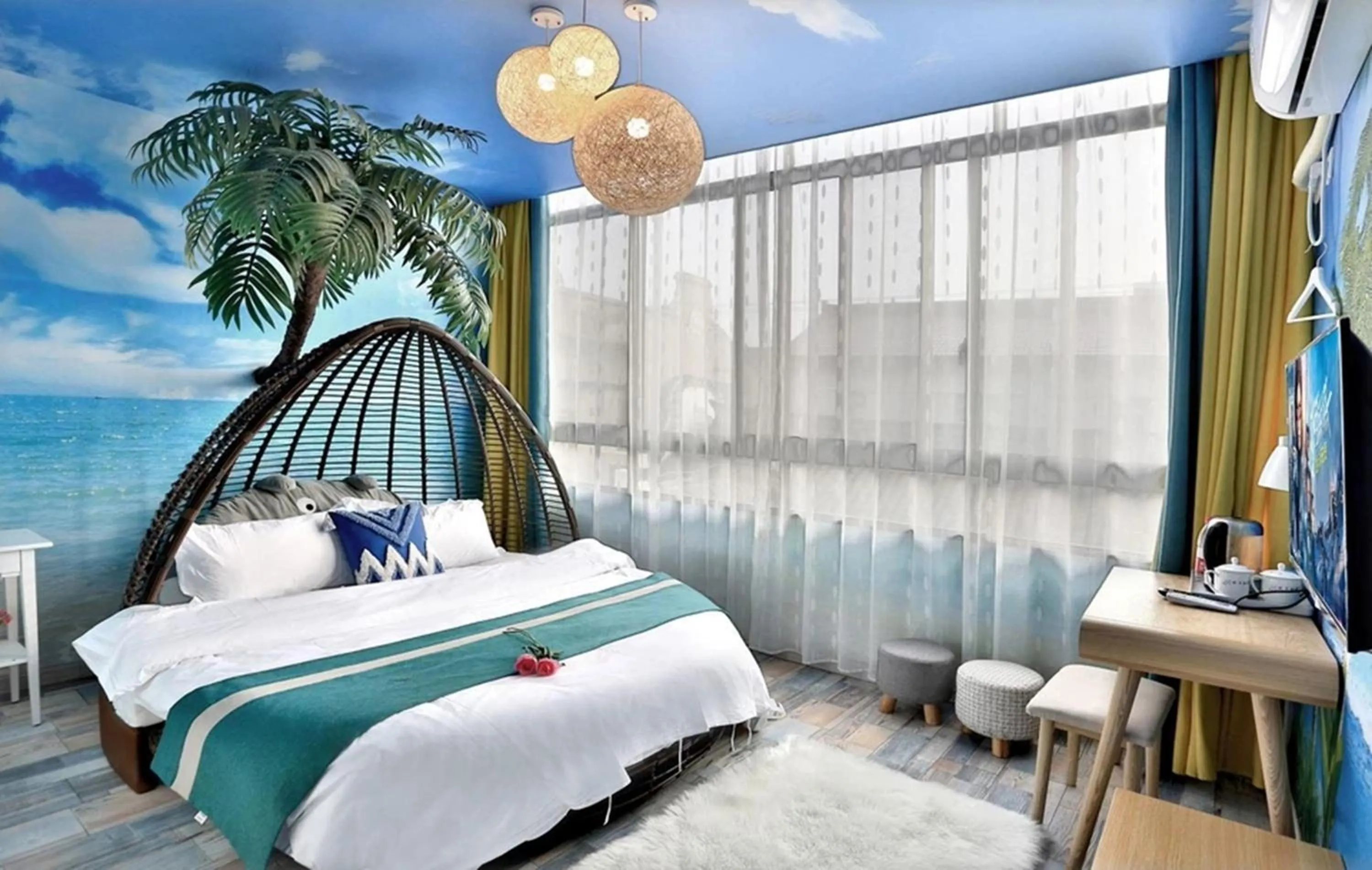 Bed in Shanghai Lanfeng Intelligent Light - Shanghai Disney Branch,Provide airport pickup service at PuD'ong Airport andDisneyland shuttle service