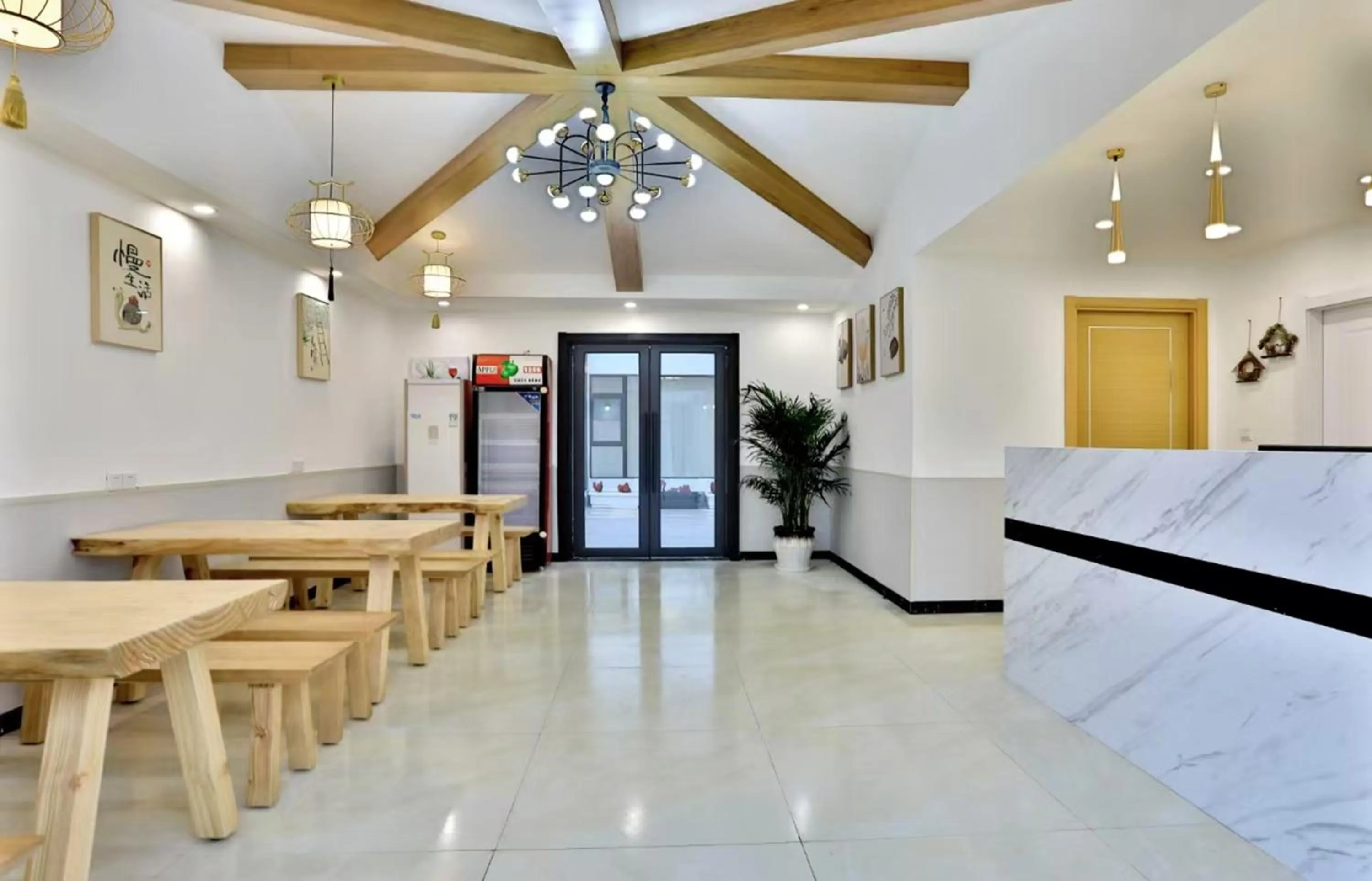 Restaurant/places to eat in Shanghai Lanfeng Intelligent Light - Shanghai Disney Branch,Provide airport pickup service at PuD'ong Airport andDisneyland shuttle service