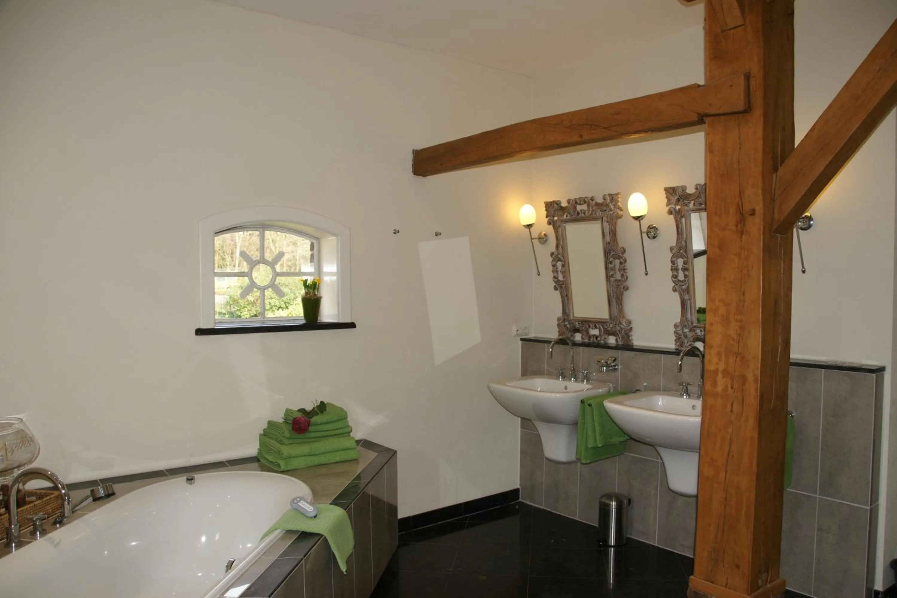 Bathroom in B&B Farmhouse De Loksheuvel