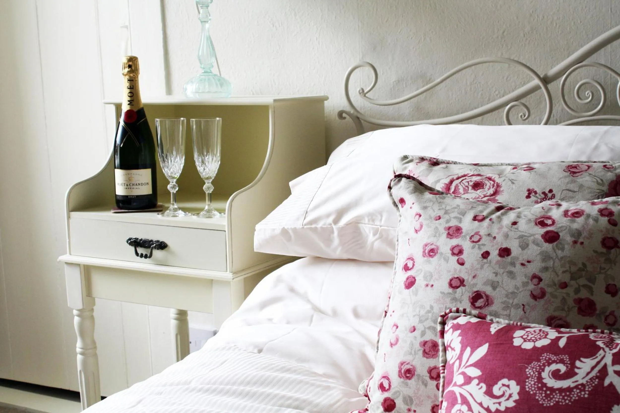 Bedroom, Bed in Willow Tree Farm