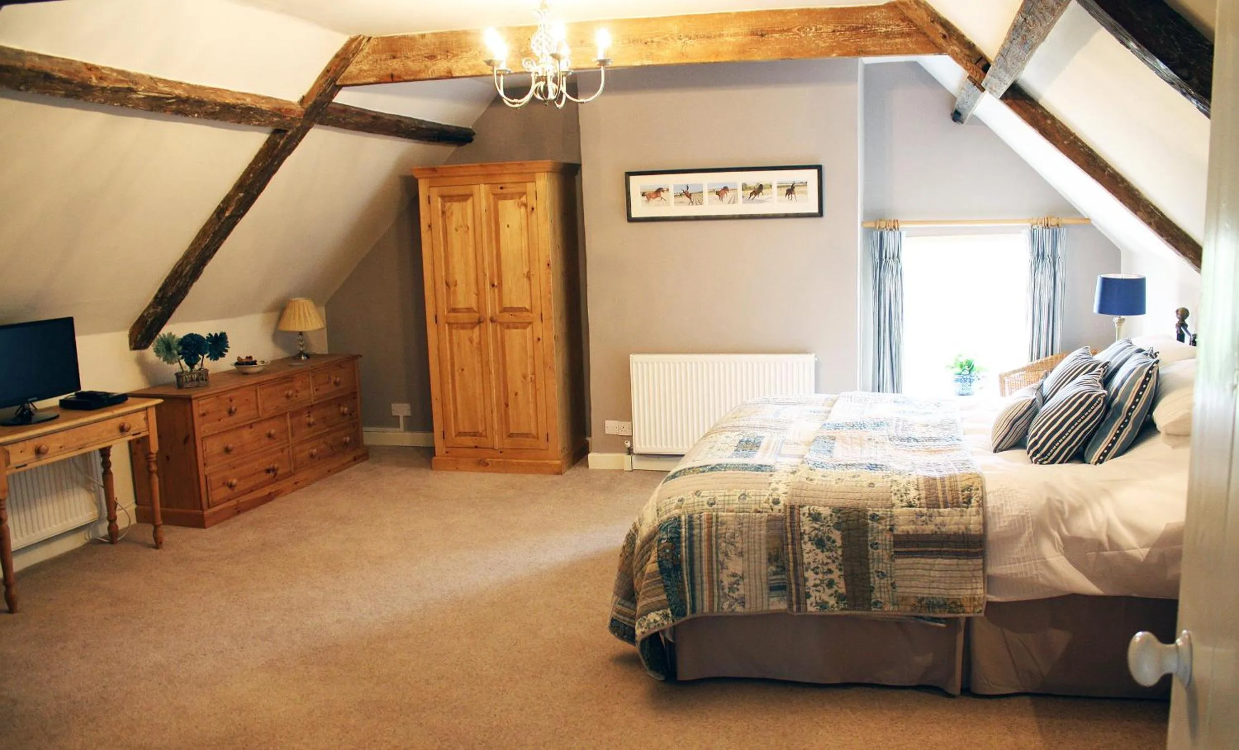 Photo of the whole room, Bed in Willow Tree Farm