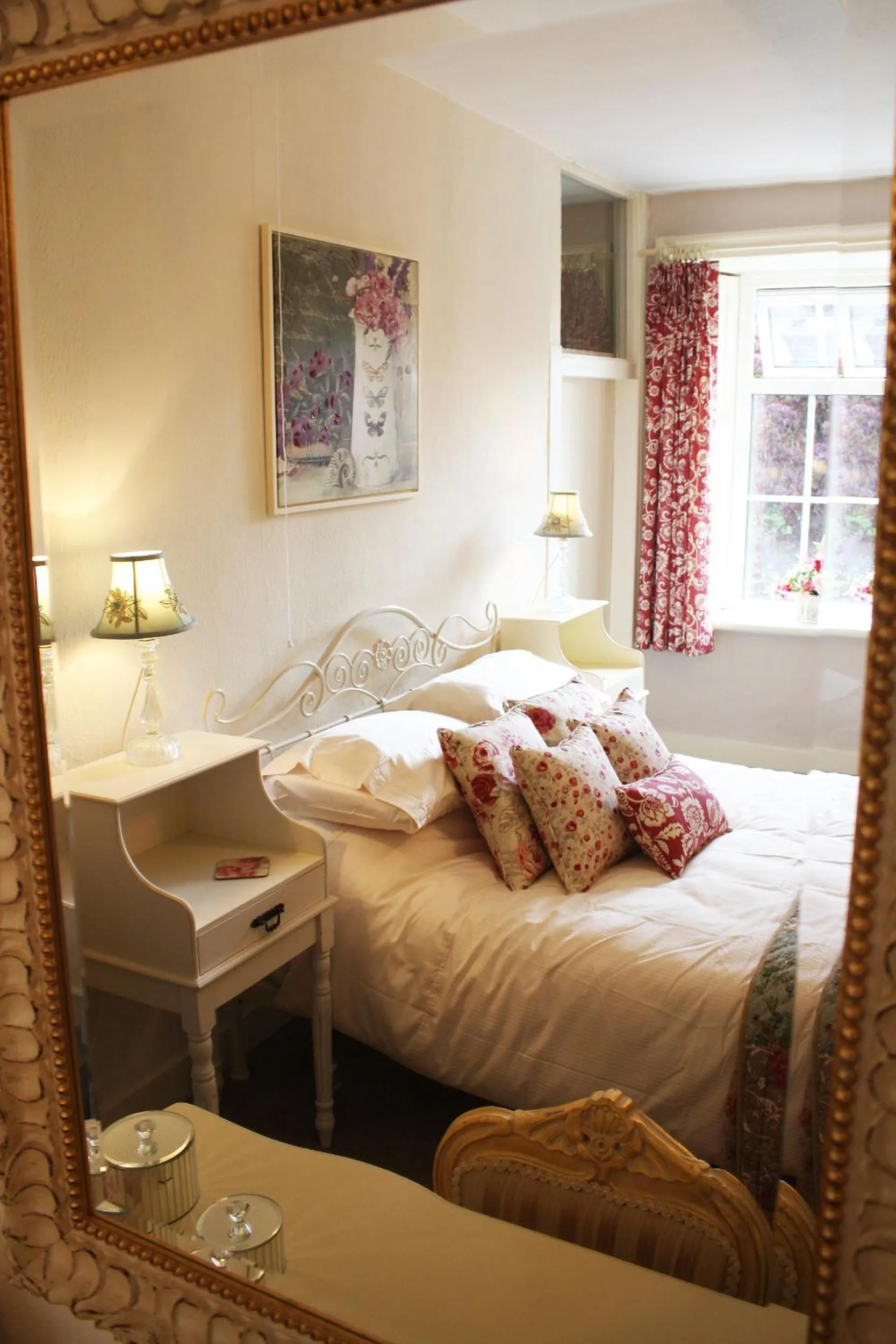 Bedroom, Bed in Willow Tree Farm