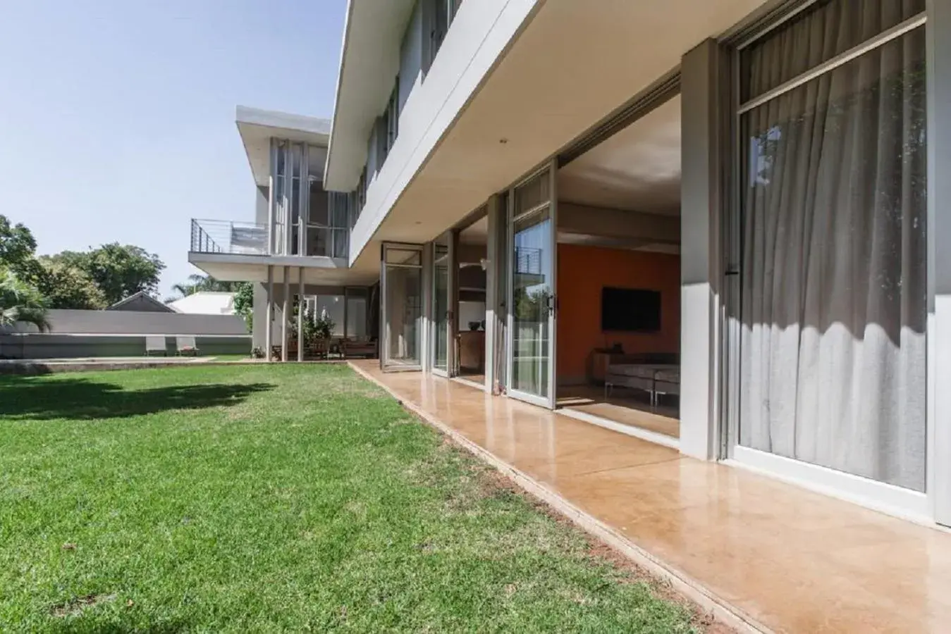 Property building in Houghton Place Property building in Houghton Place