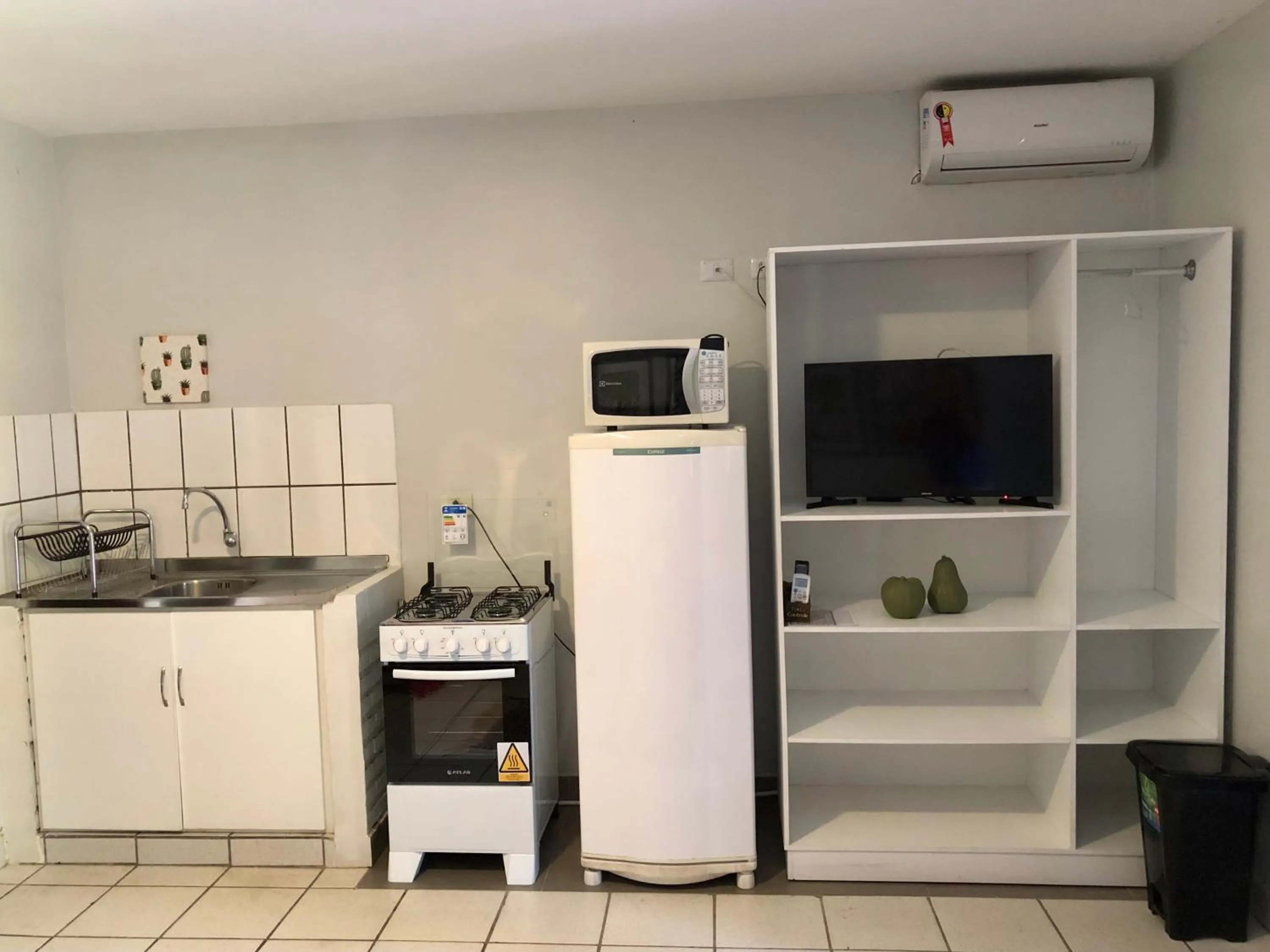 Kitchen or kitchenette in Pousada das Oliveiras