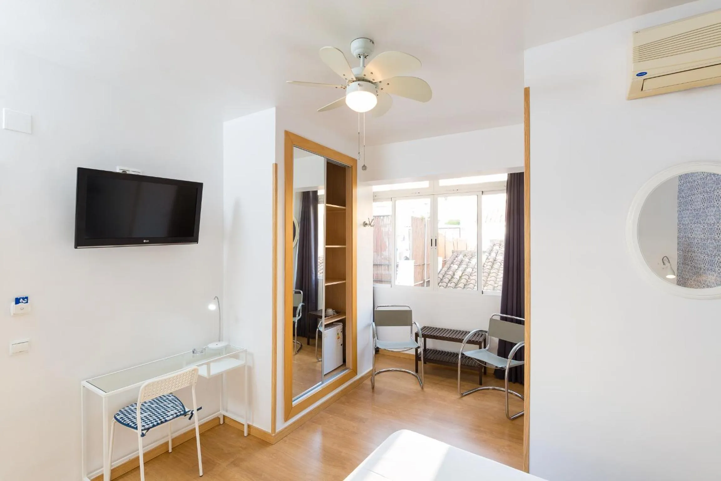 Photo of the whole room, Bed in Guadalupe Cozy Inns