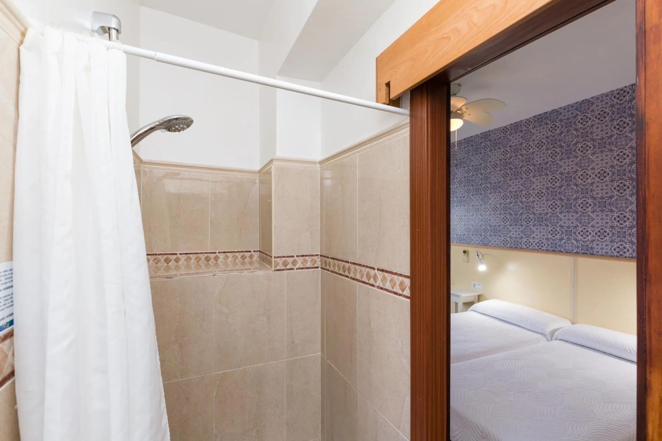 Photo of the whole room, Bed in Guadalupe Cozy Inns