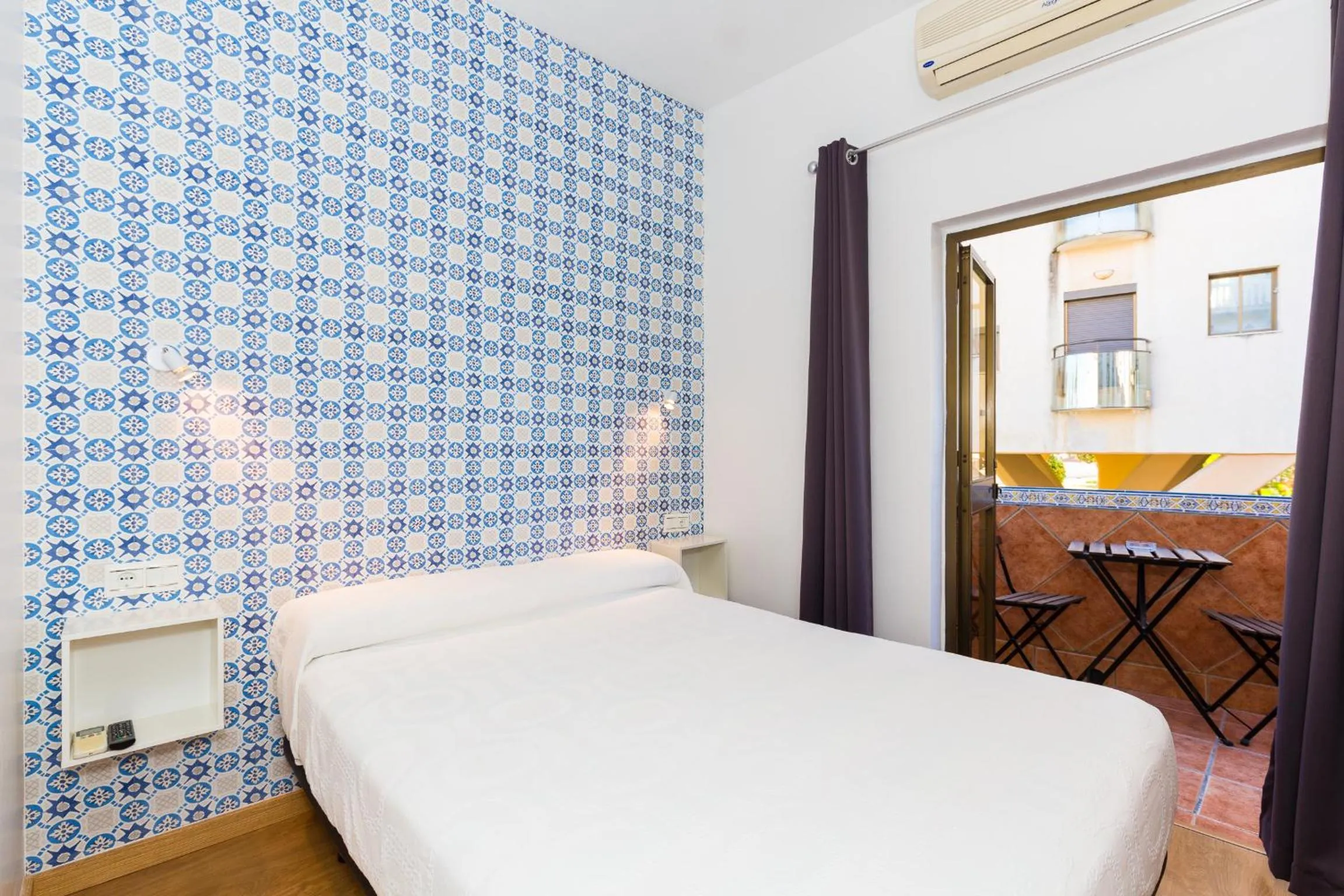 Photo of the whole room, Bed in Guadalupe Cozy Inns