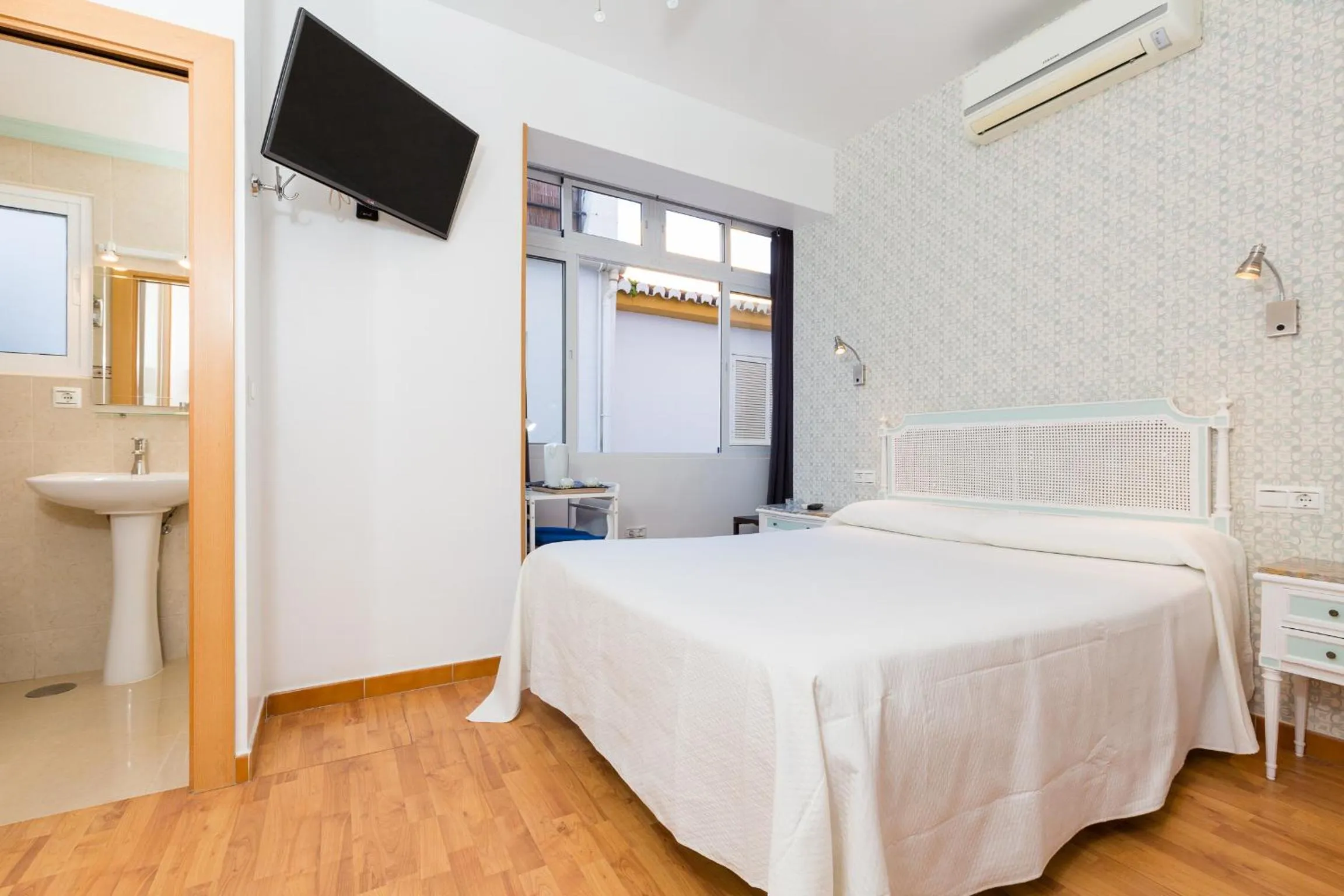 Photo of the whole room, Bed in Guadalupe Cozy Inns