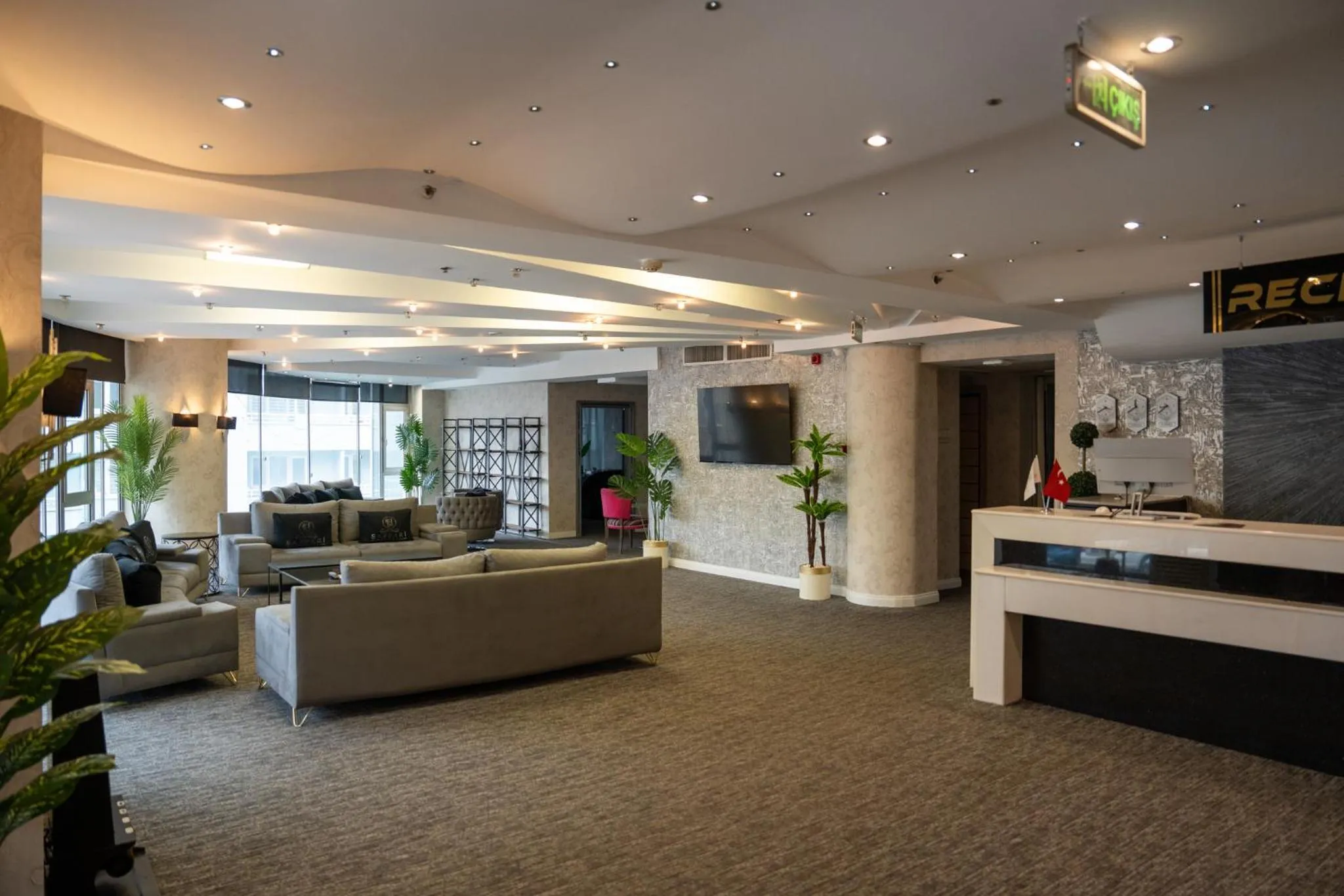 Lobby or reception in saffari otel