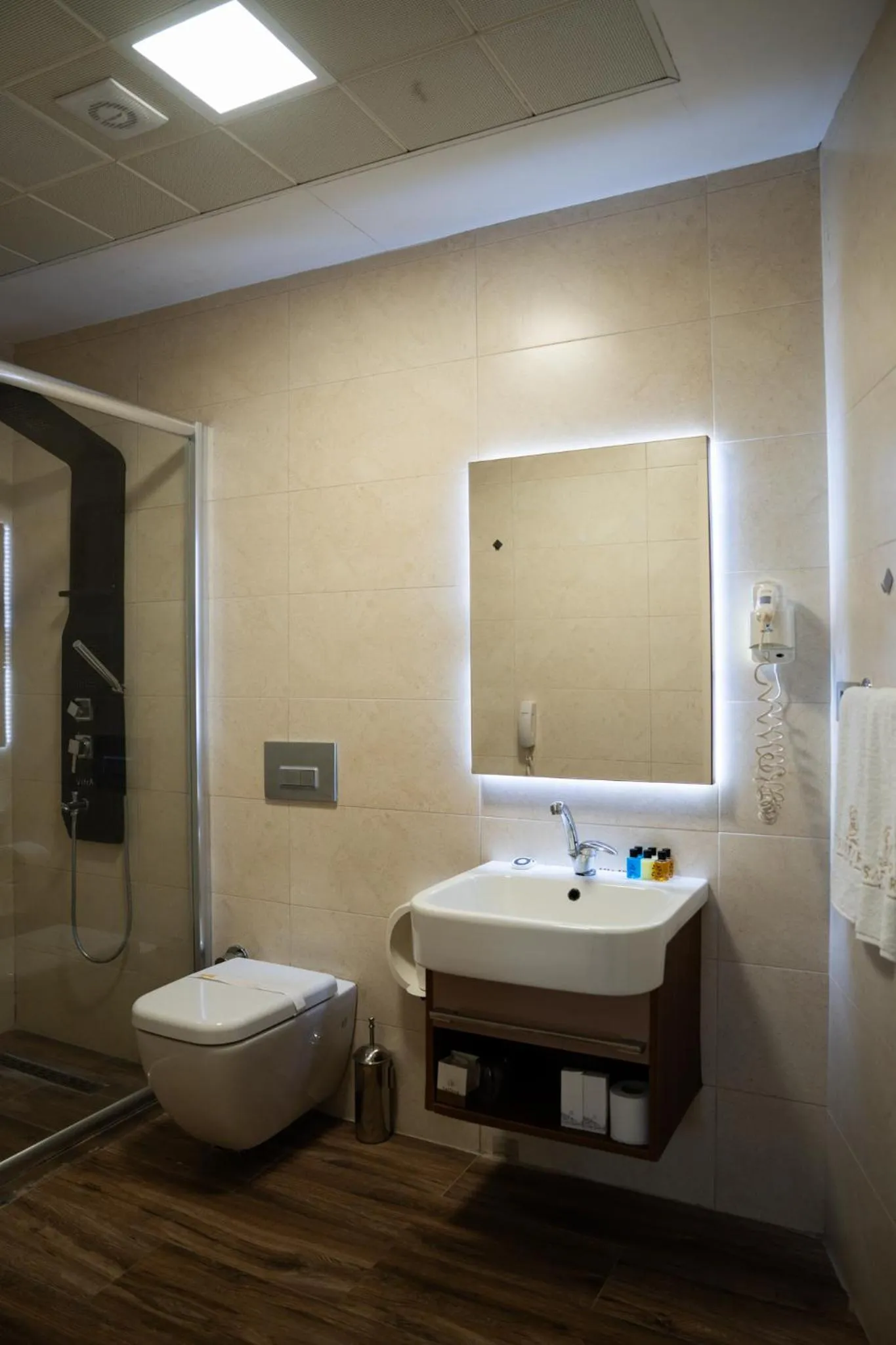 Bathroom in saffari otel