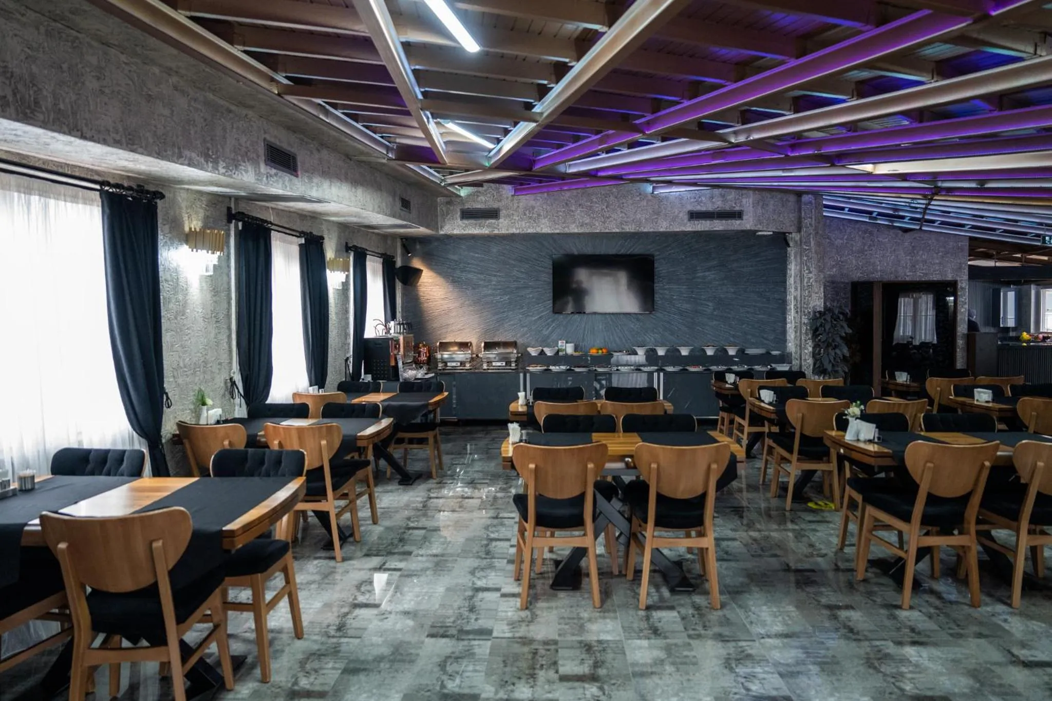 Restaurant/places to eat in saffari otel