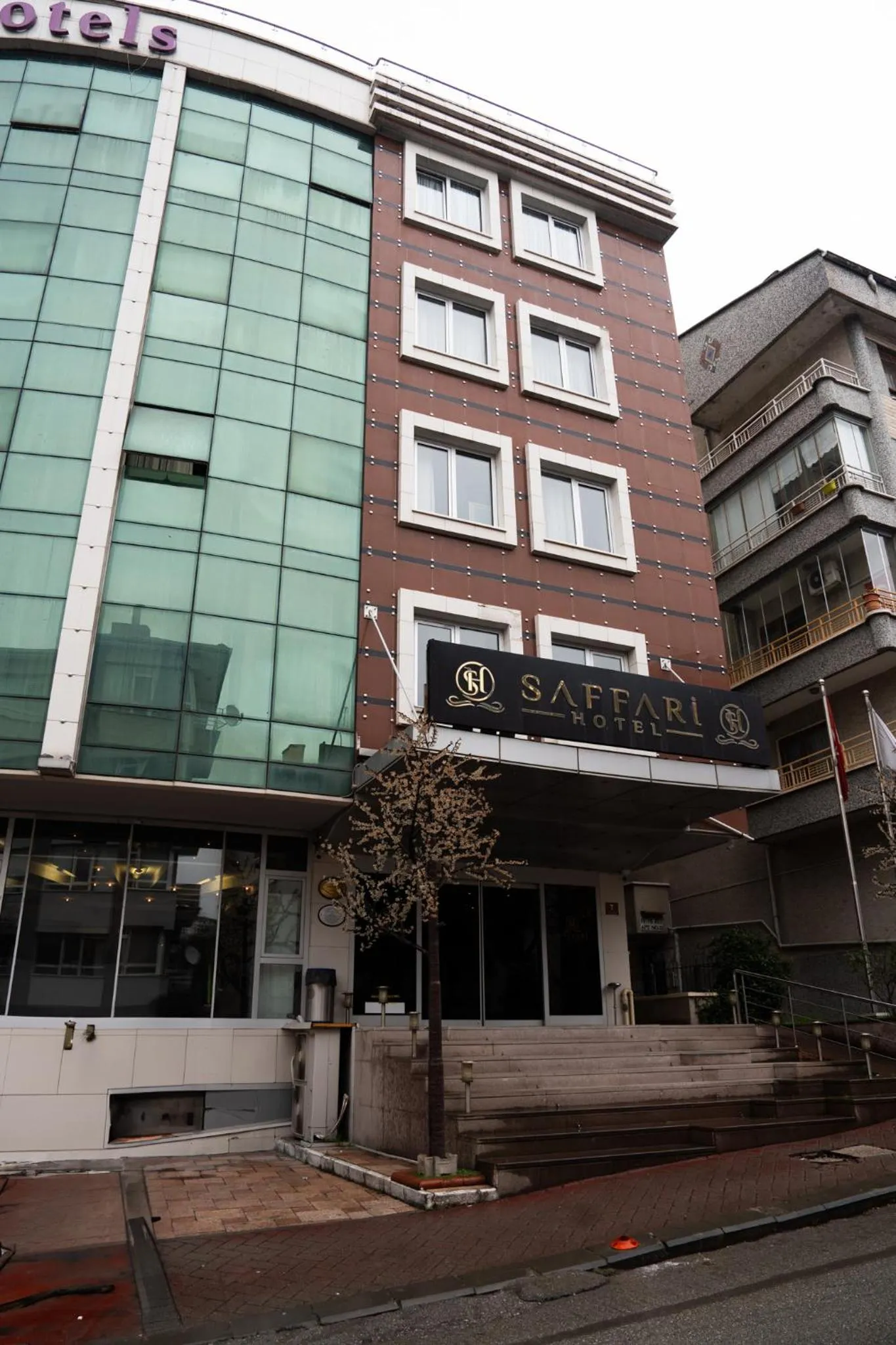 Property building in saffari otel