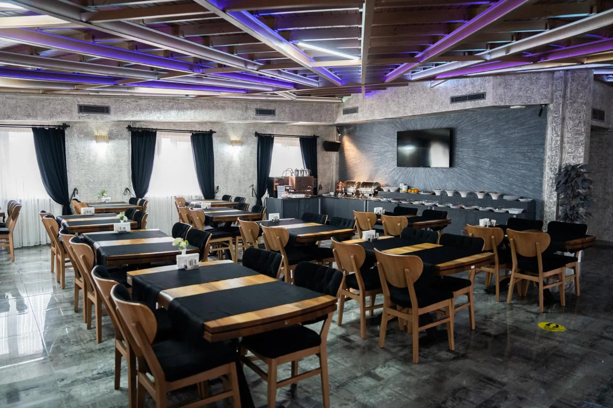 Restaurant/places to eat in saffari otel