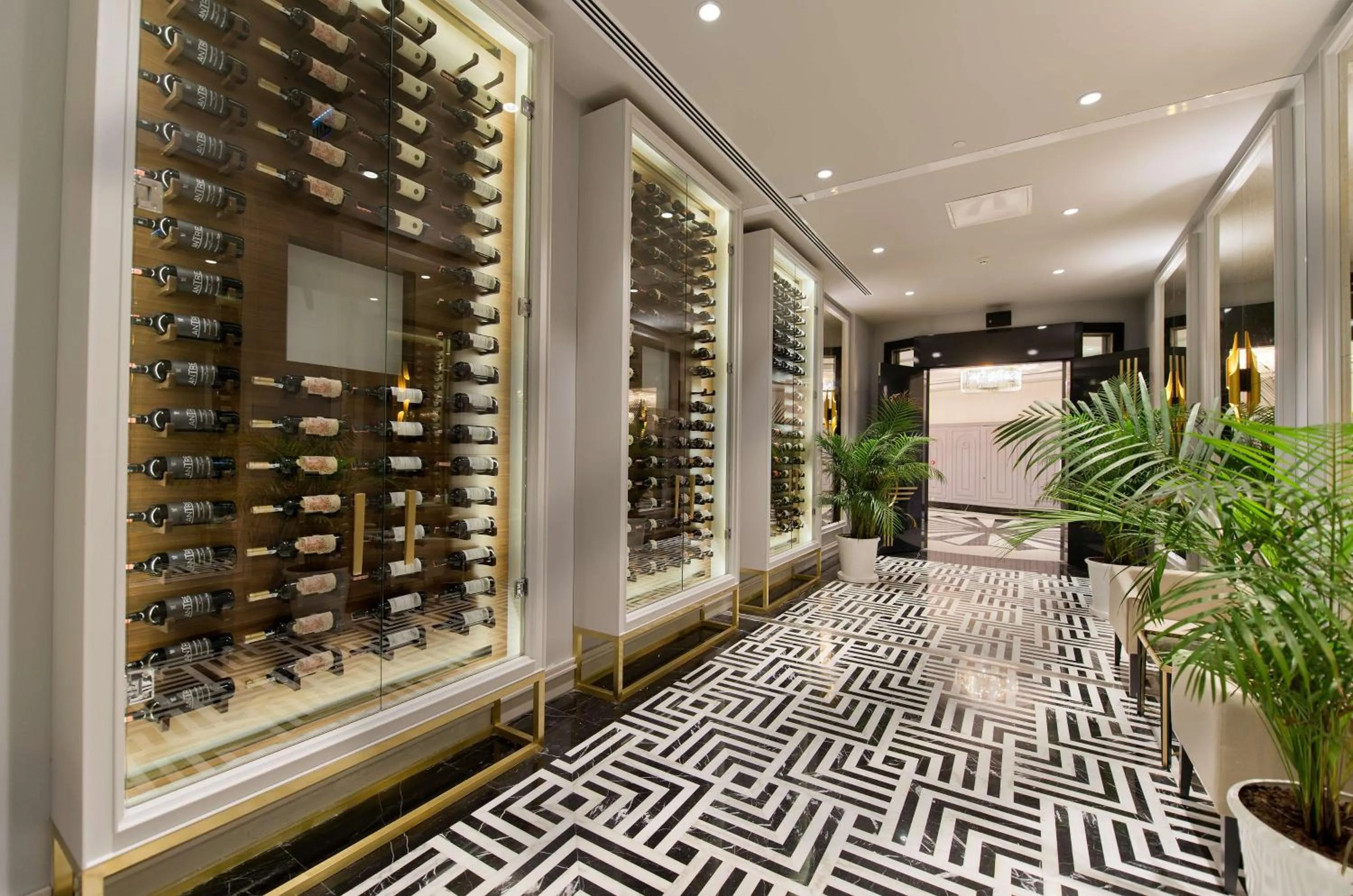 Restaurant/places to eat in Ramada Plaza Hotel & Spa Trabzon