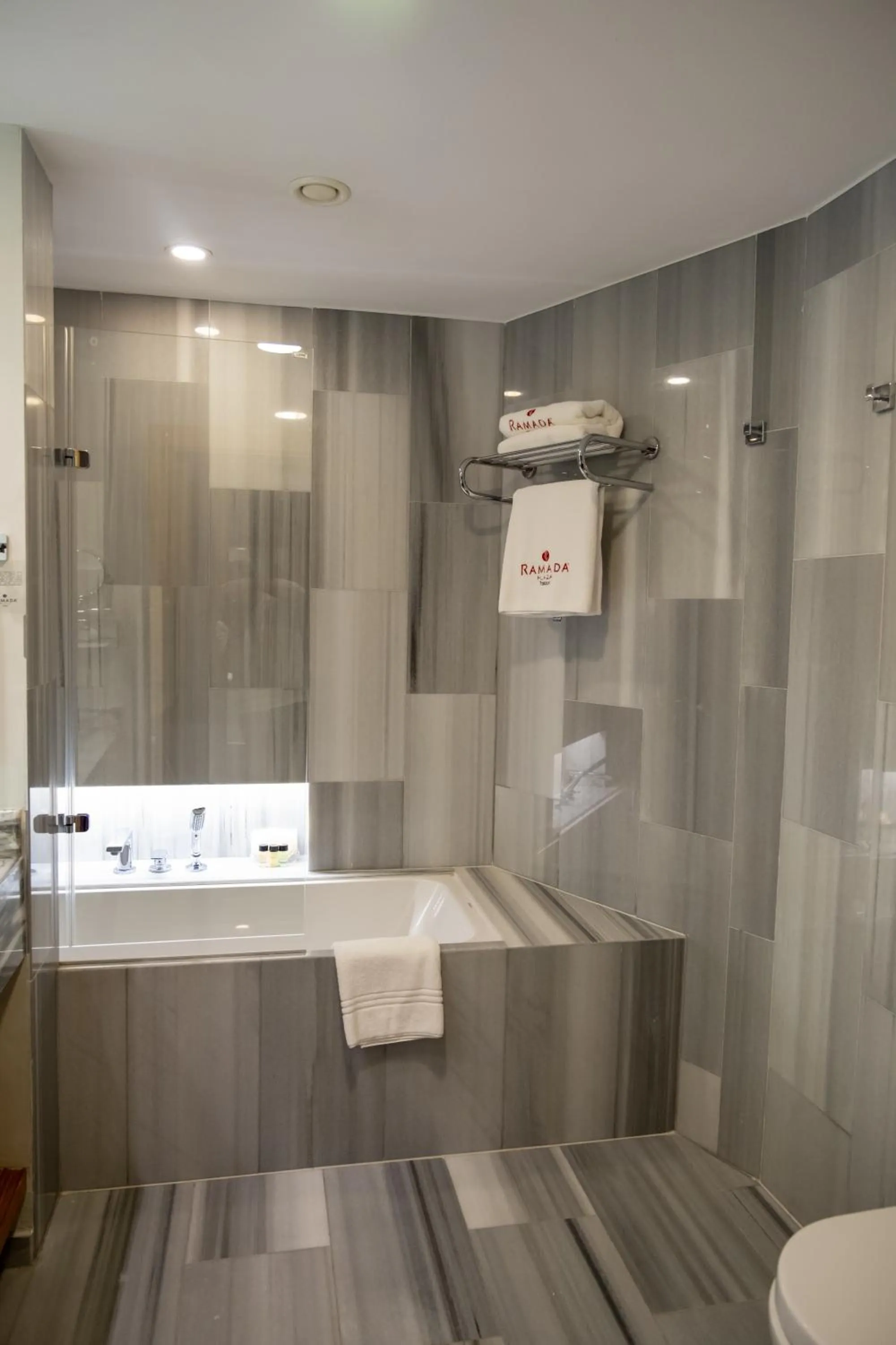 Bathroom in Ramada Plaza Hotel & Spa Trabzon