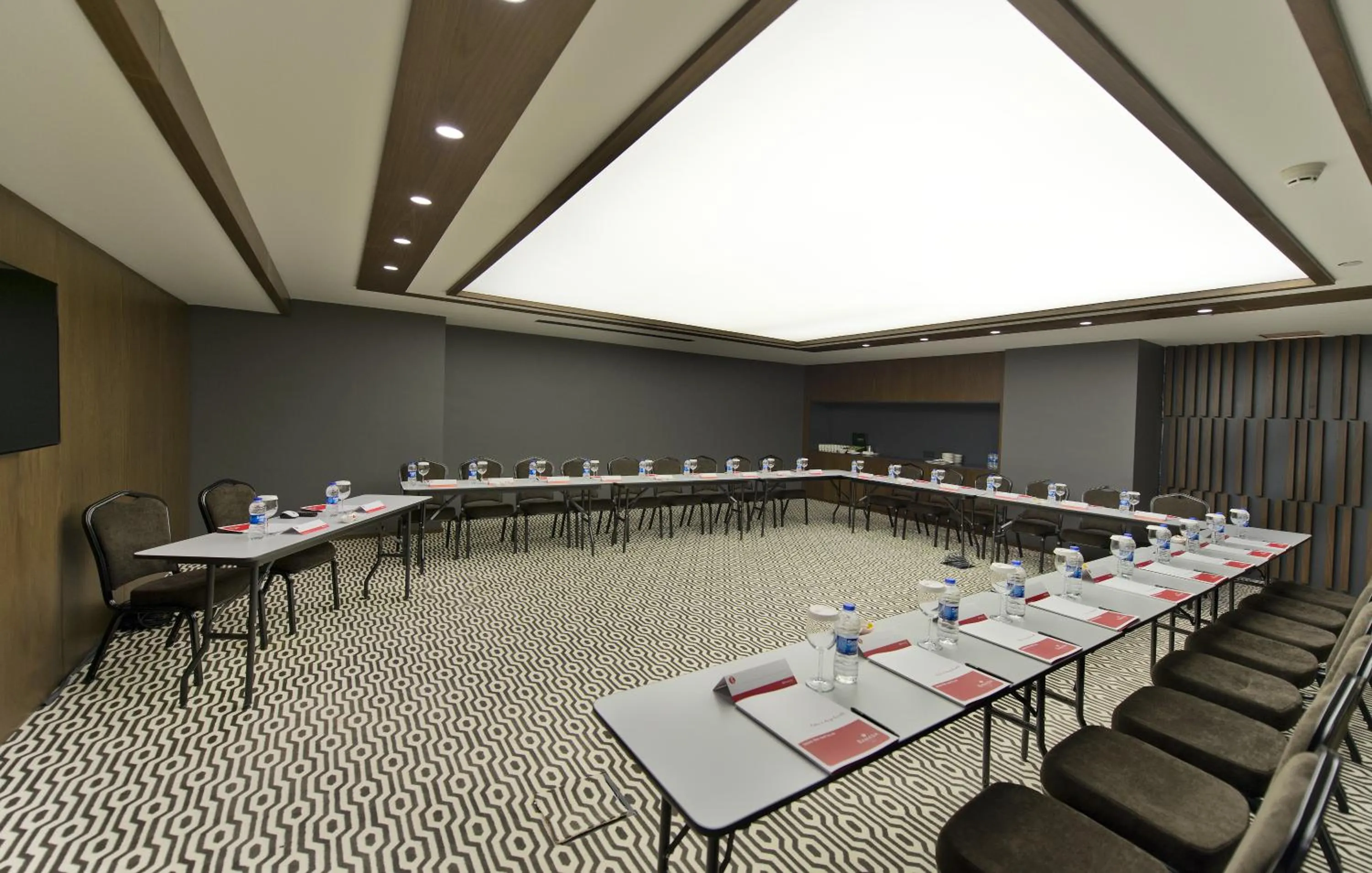 Meeting/conference room in Ramada Plaza Hotel & Spa Trabzon