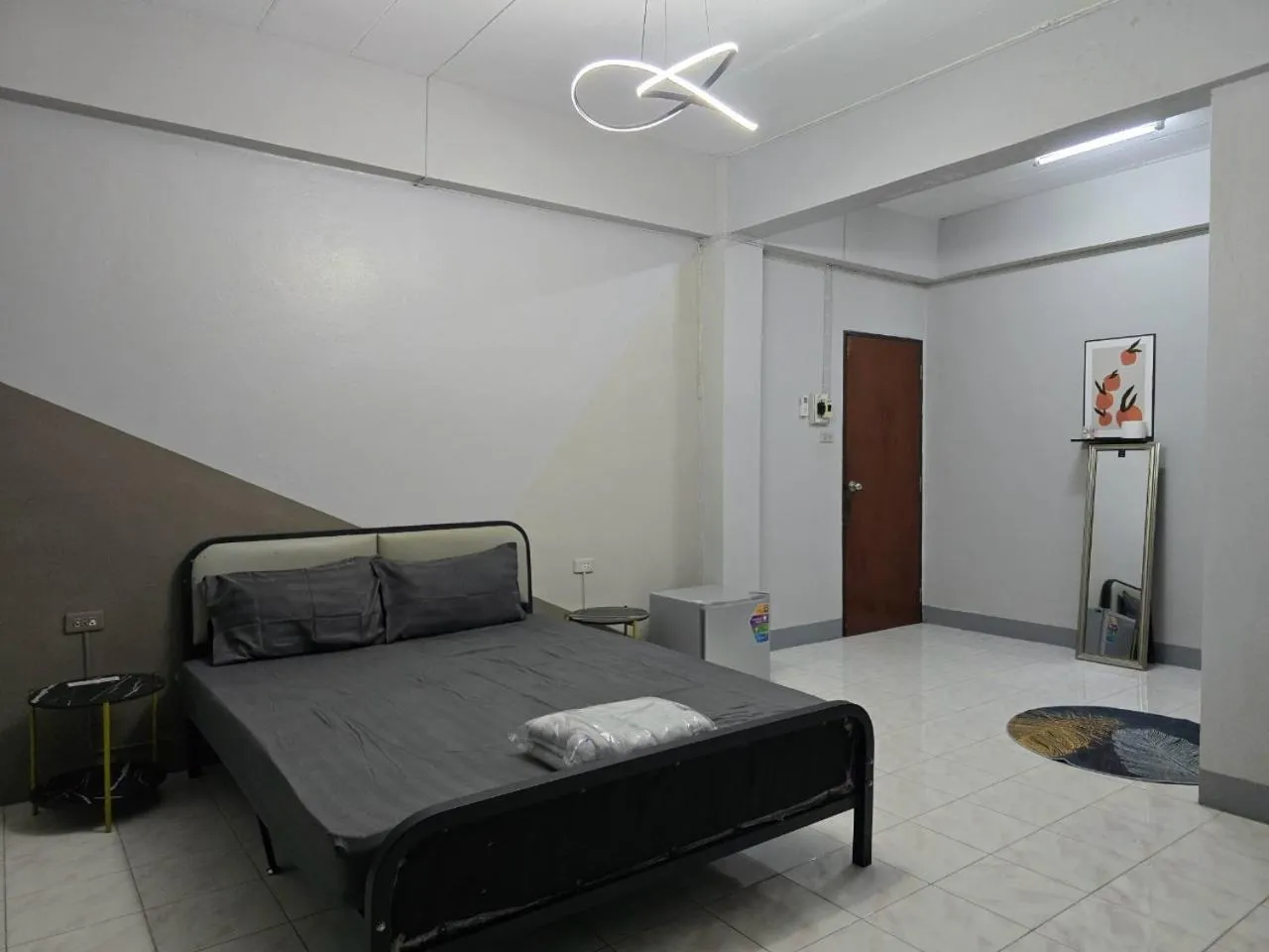 Bed in SRINN House, Bangkok