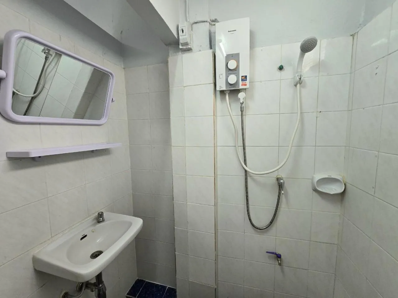 Bathroom in SRINN House, Bangkok