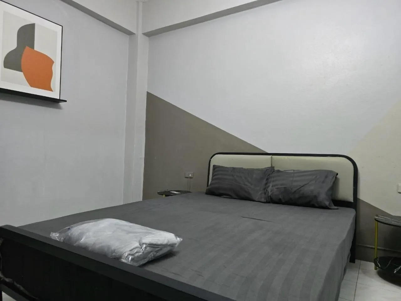Bed in SRINN House, Bangkok