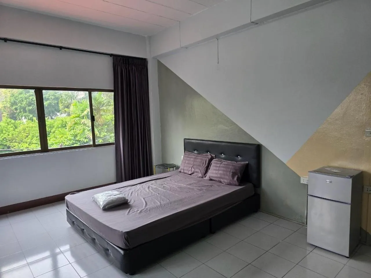 Bed in SRINN House, Bangkok