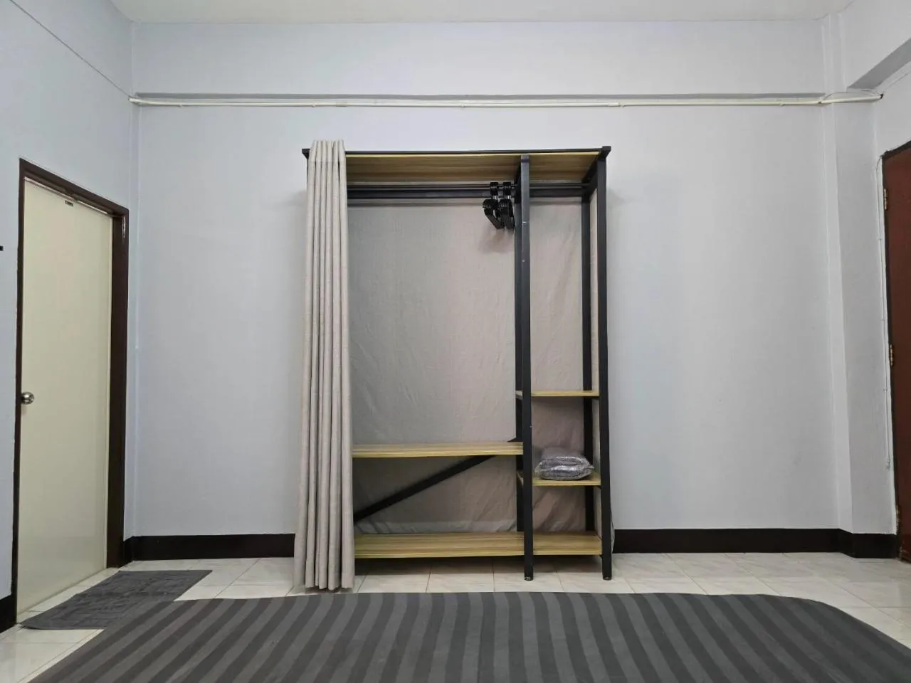 wardrobe in SRINN House, Bangkok