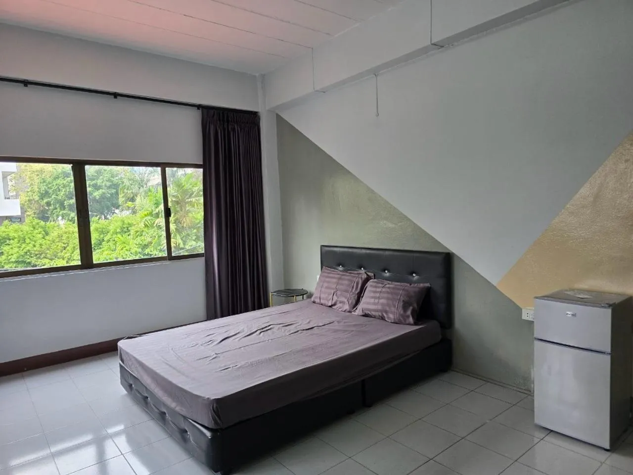 Bedroom, Bed in SRINN House, Bangkok