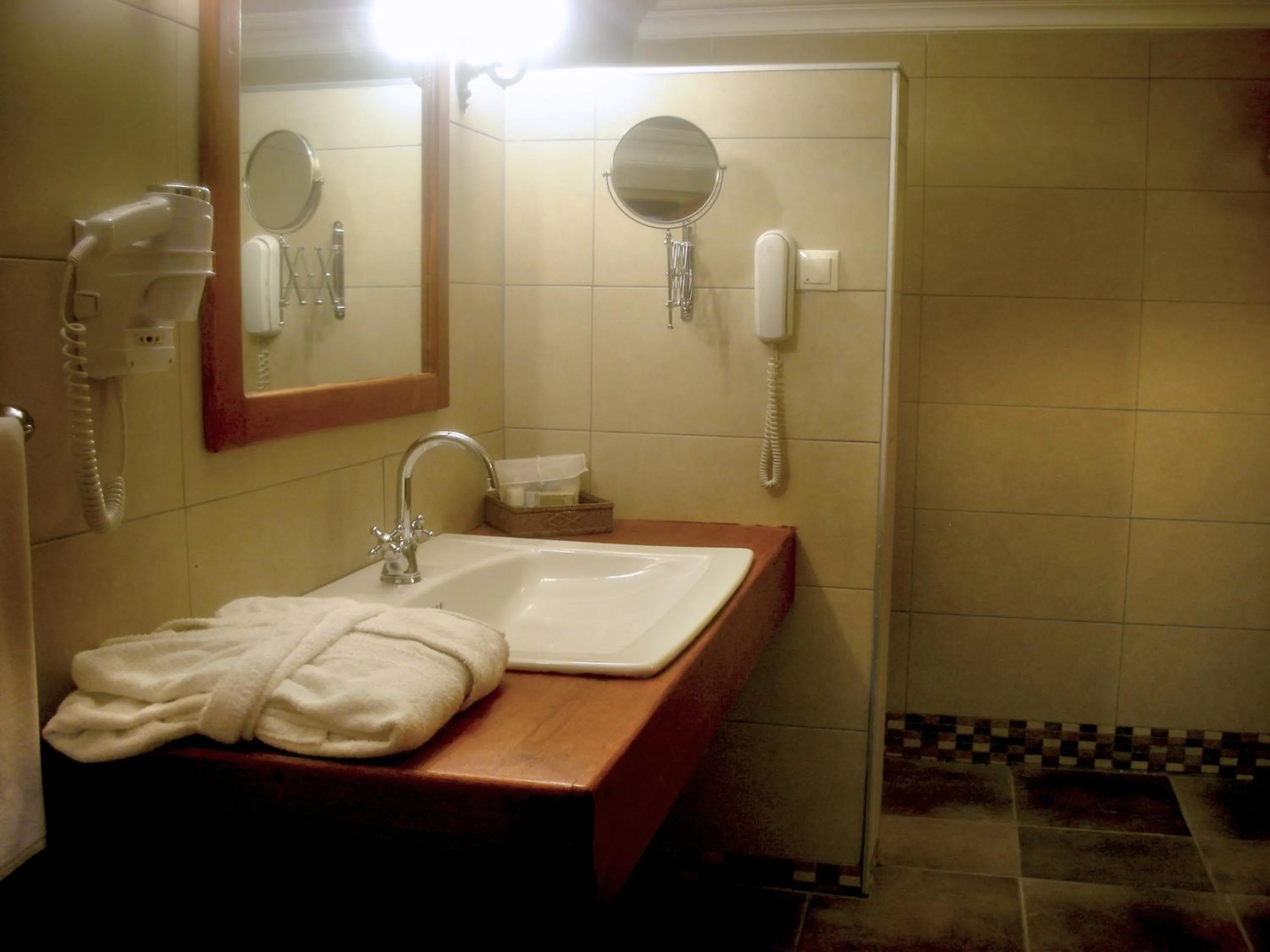 Bathroom in Maris Hotel