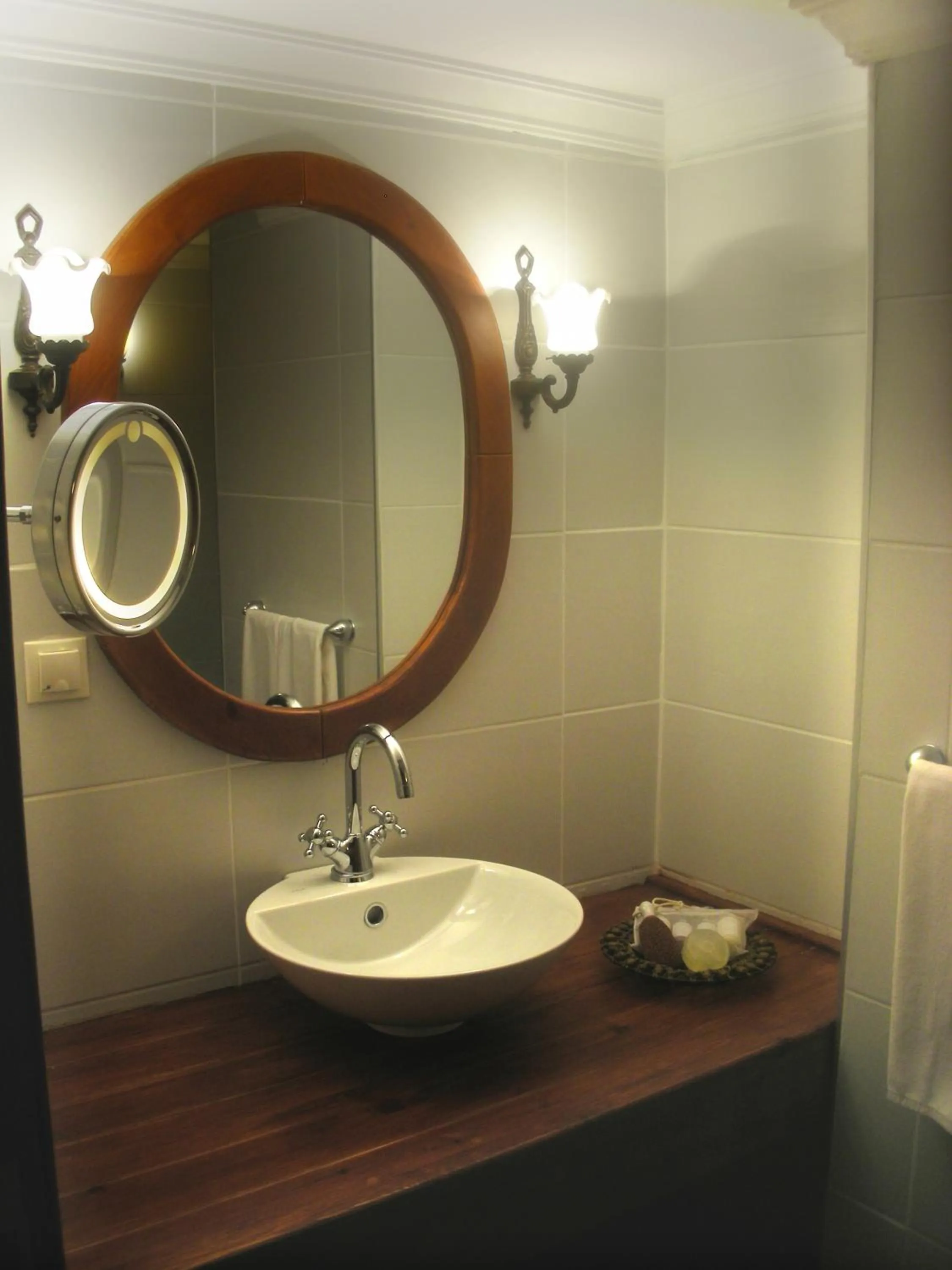 Bathroom in Maris Hotel