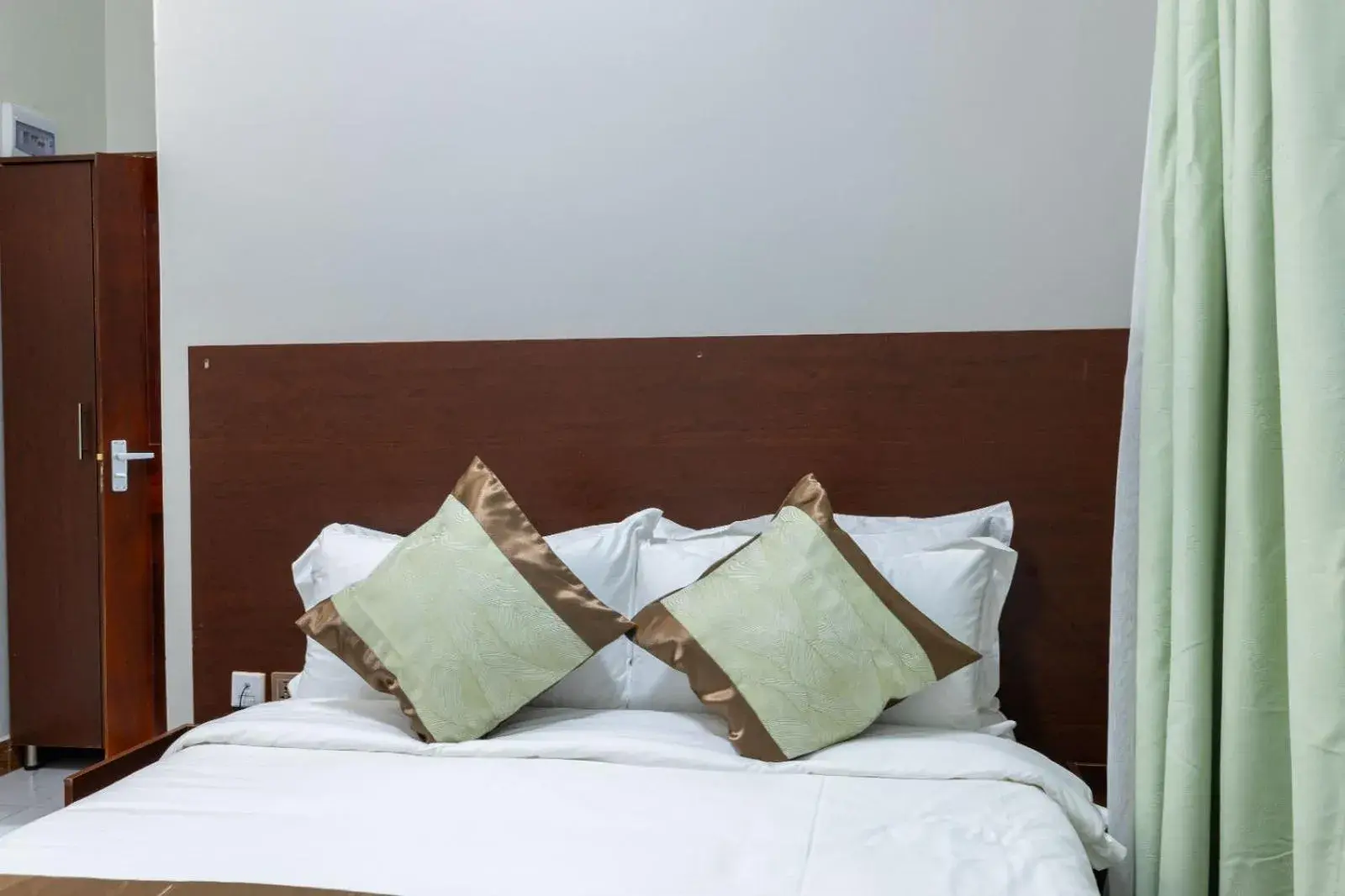 Deluxe Double Room with Balcony in Ngabu Hotel Deluxe Double Room with Balcony in Ngabu Hotel