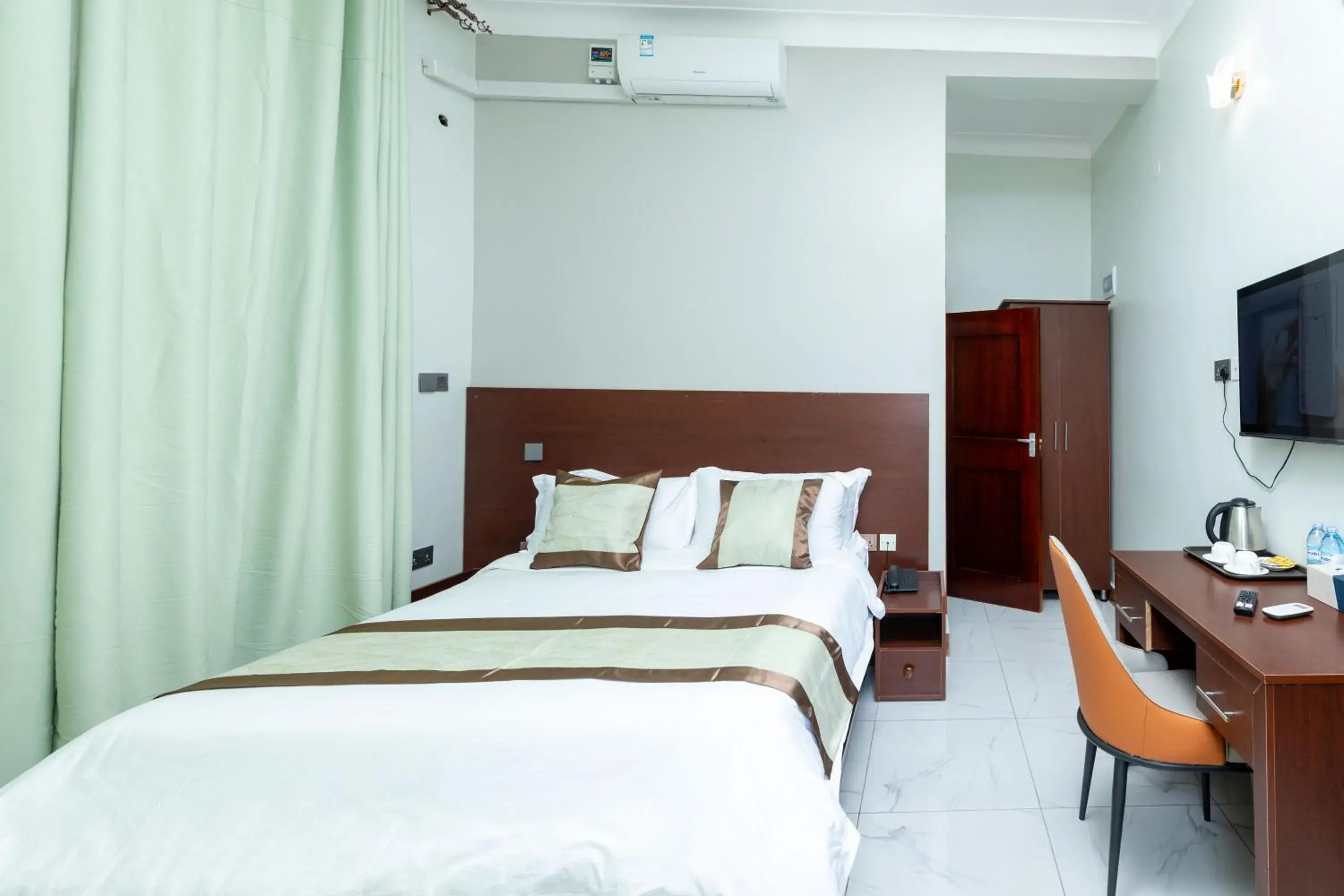 Deluxe Double Room - single occupancy in Ngabu Hotel Deluxe Double Room - single occupancy in Ngabu Hotel