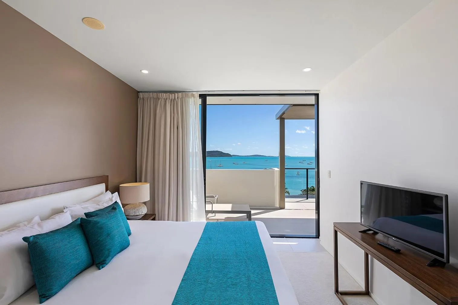Bedroom, Bed in Mirage Whitsundays