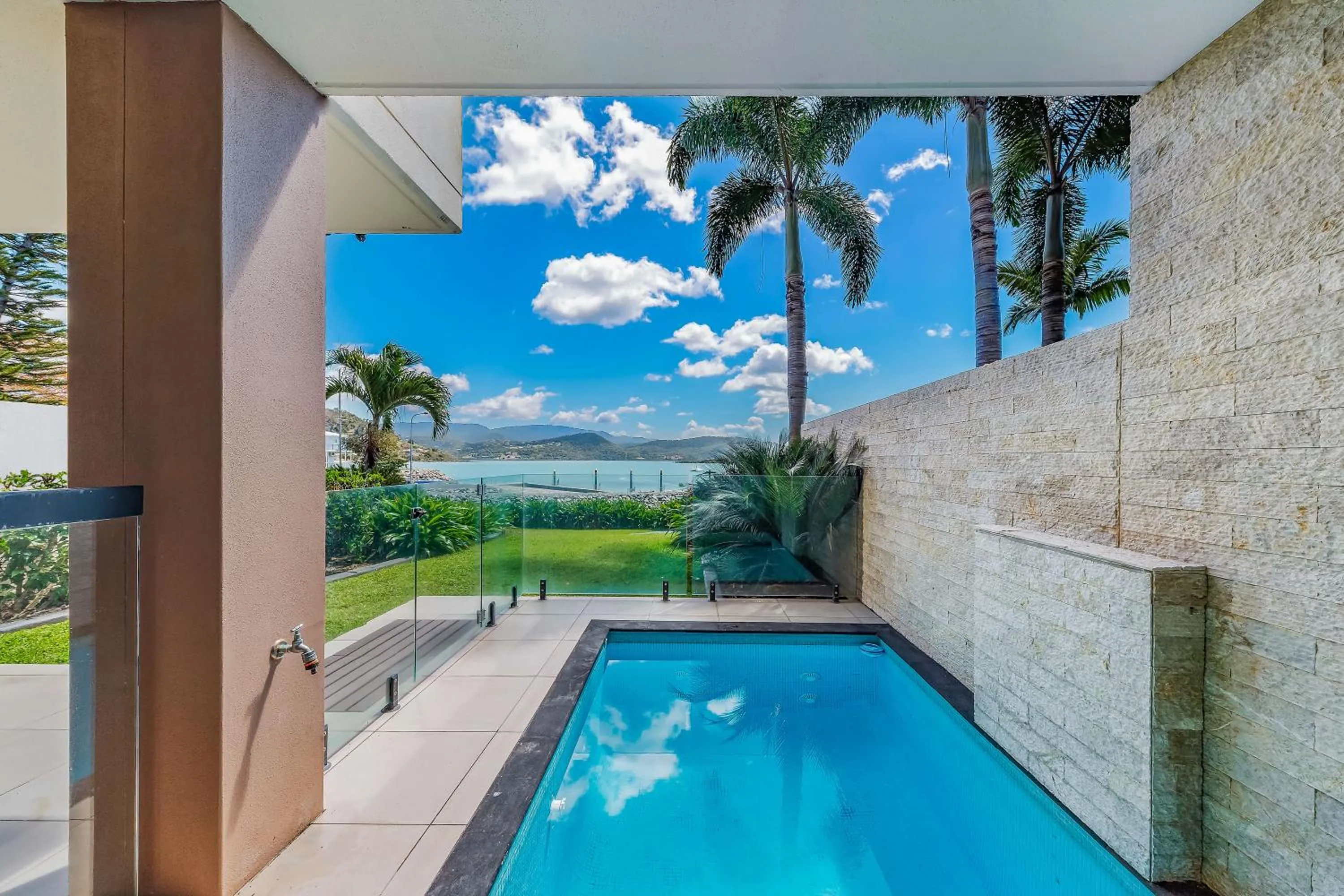 Swimming pool in Mirage Whitsundays