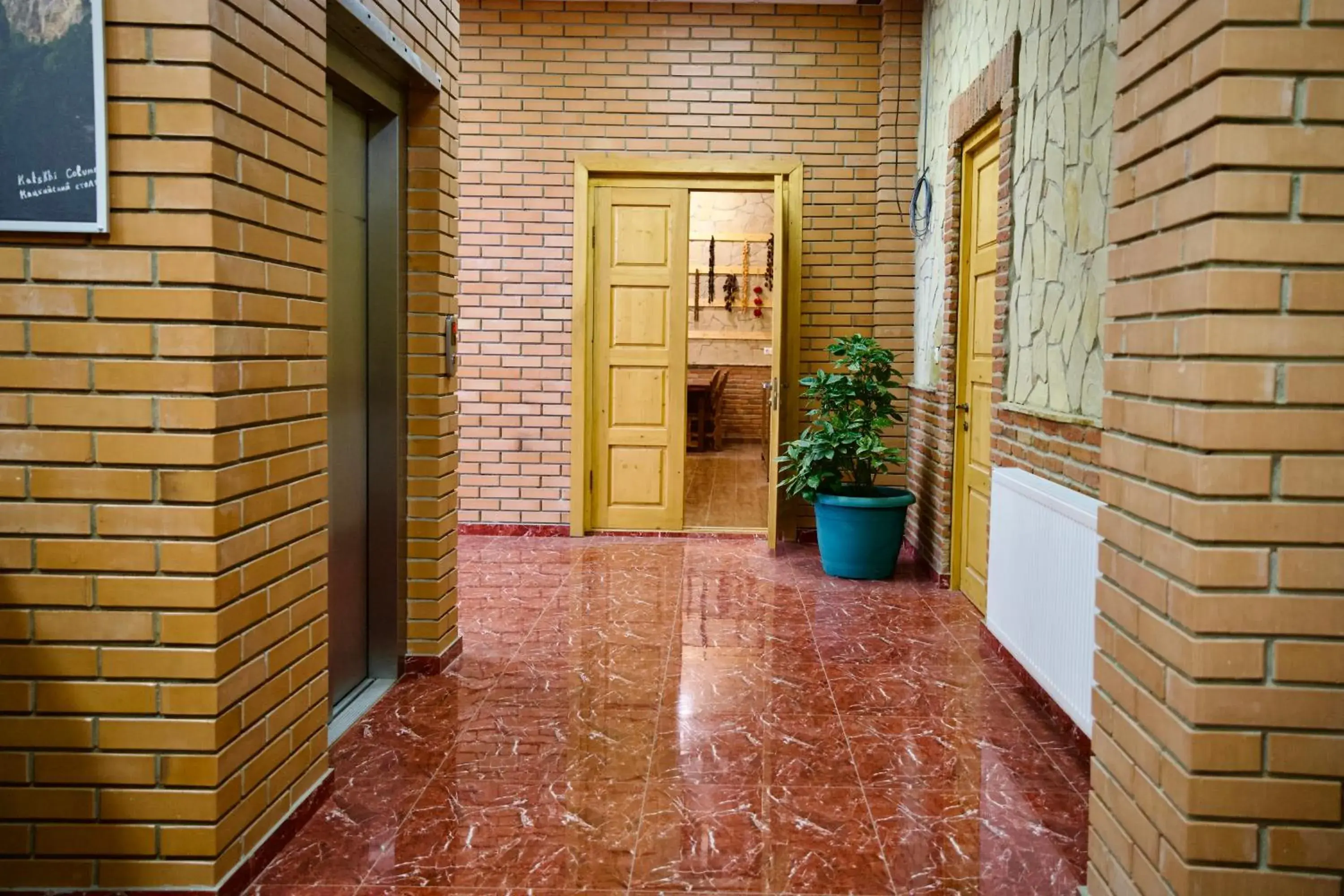 Facade/entrance in Hotel Mogzauri Facade/entrance in Hotel Mogzauri