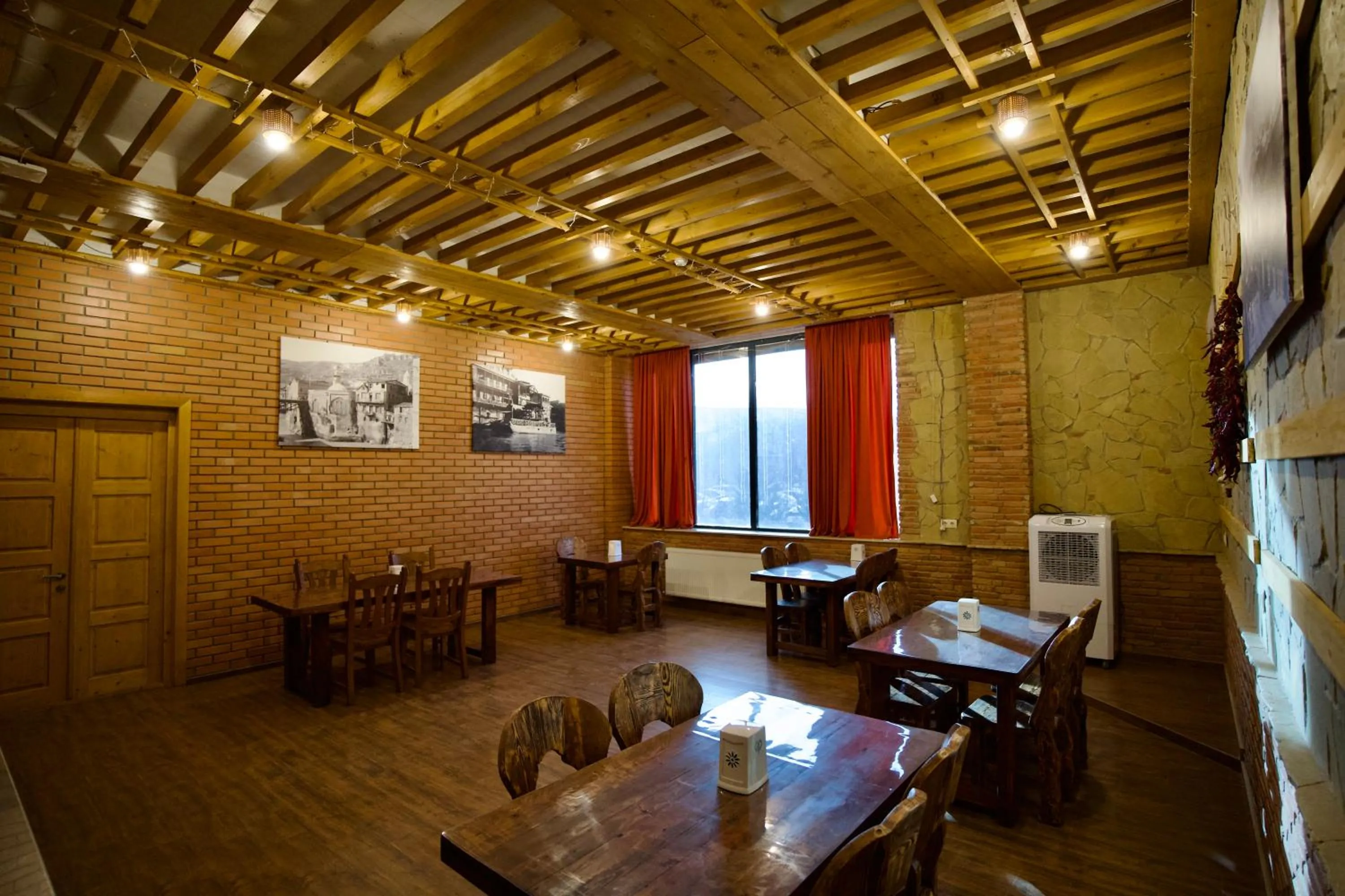 Restaurant/places to eat in Hotel Mogzauri