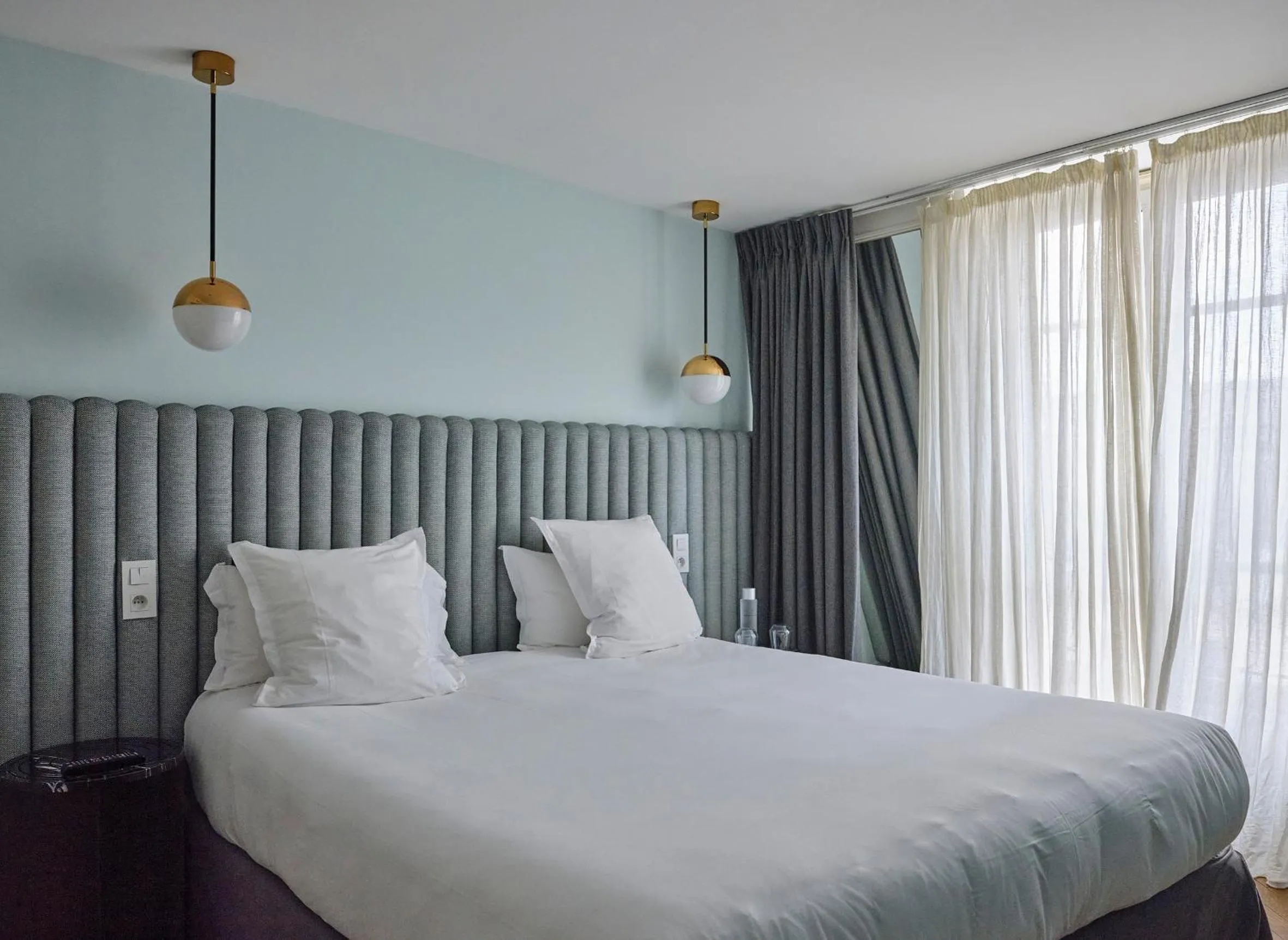 Bed in Hotel Bachaumont