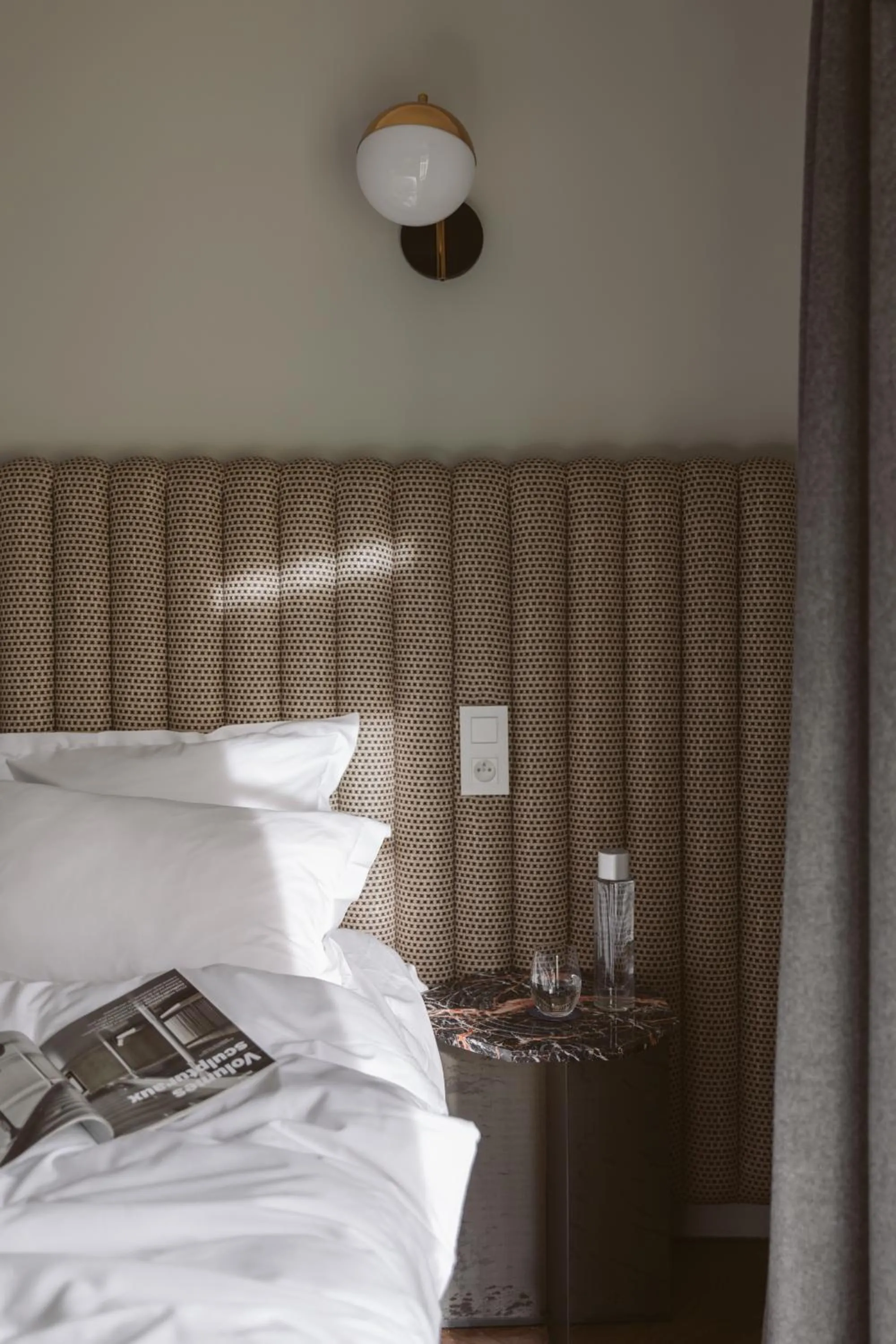 Bed in Hotel Bachaumont