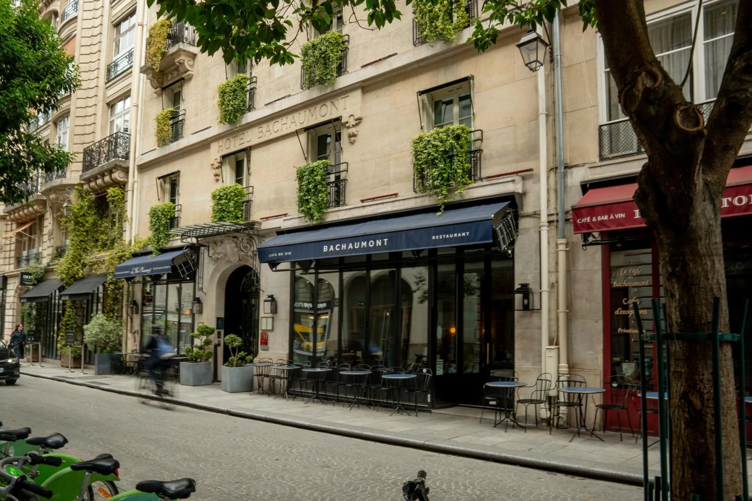 Property building in Hotel Bachaumont