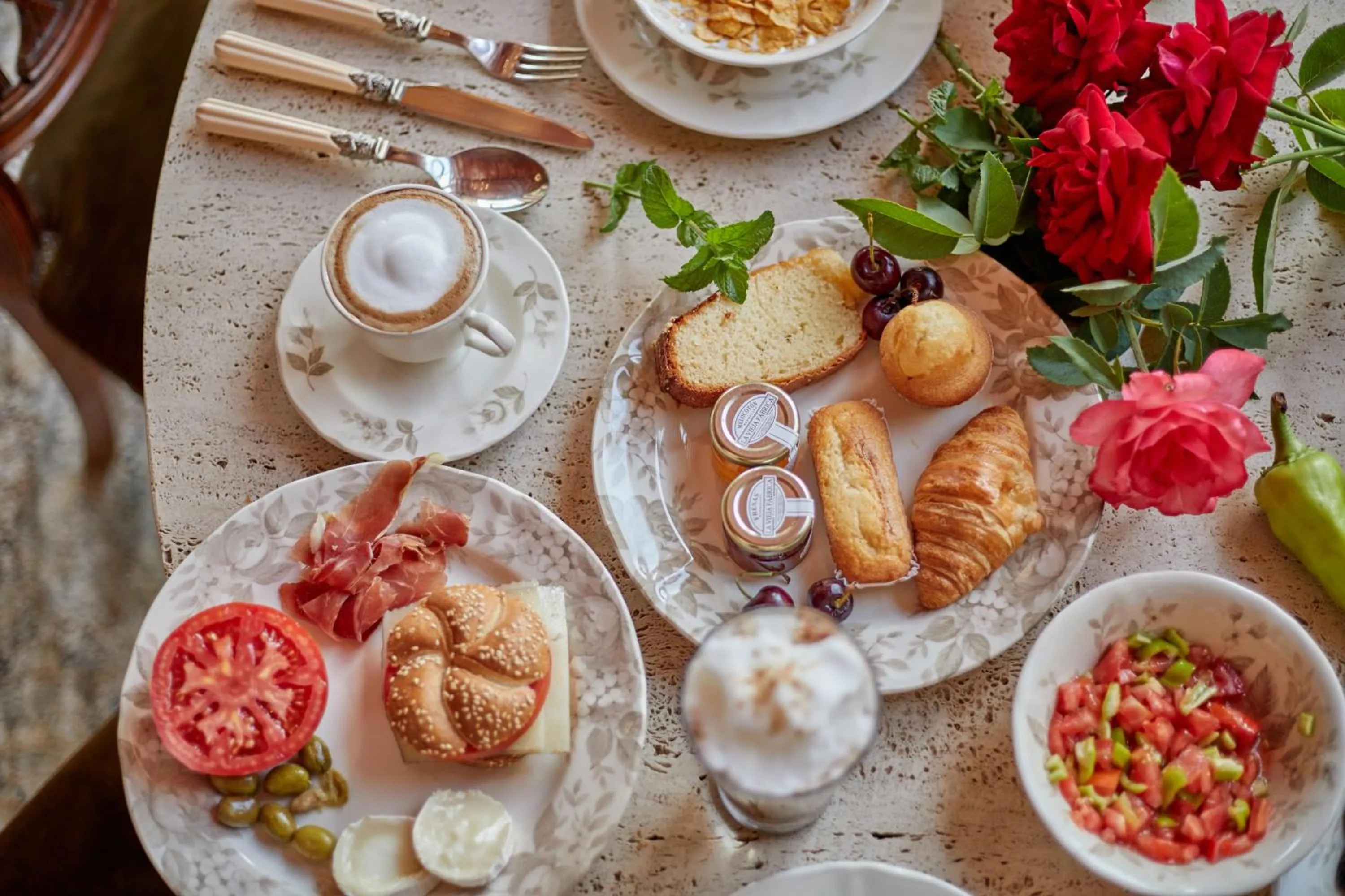 Buffet breakfast in Agroturismo Sa Vinya des Convent