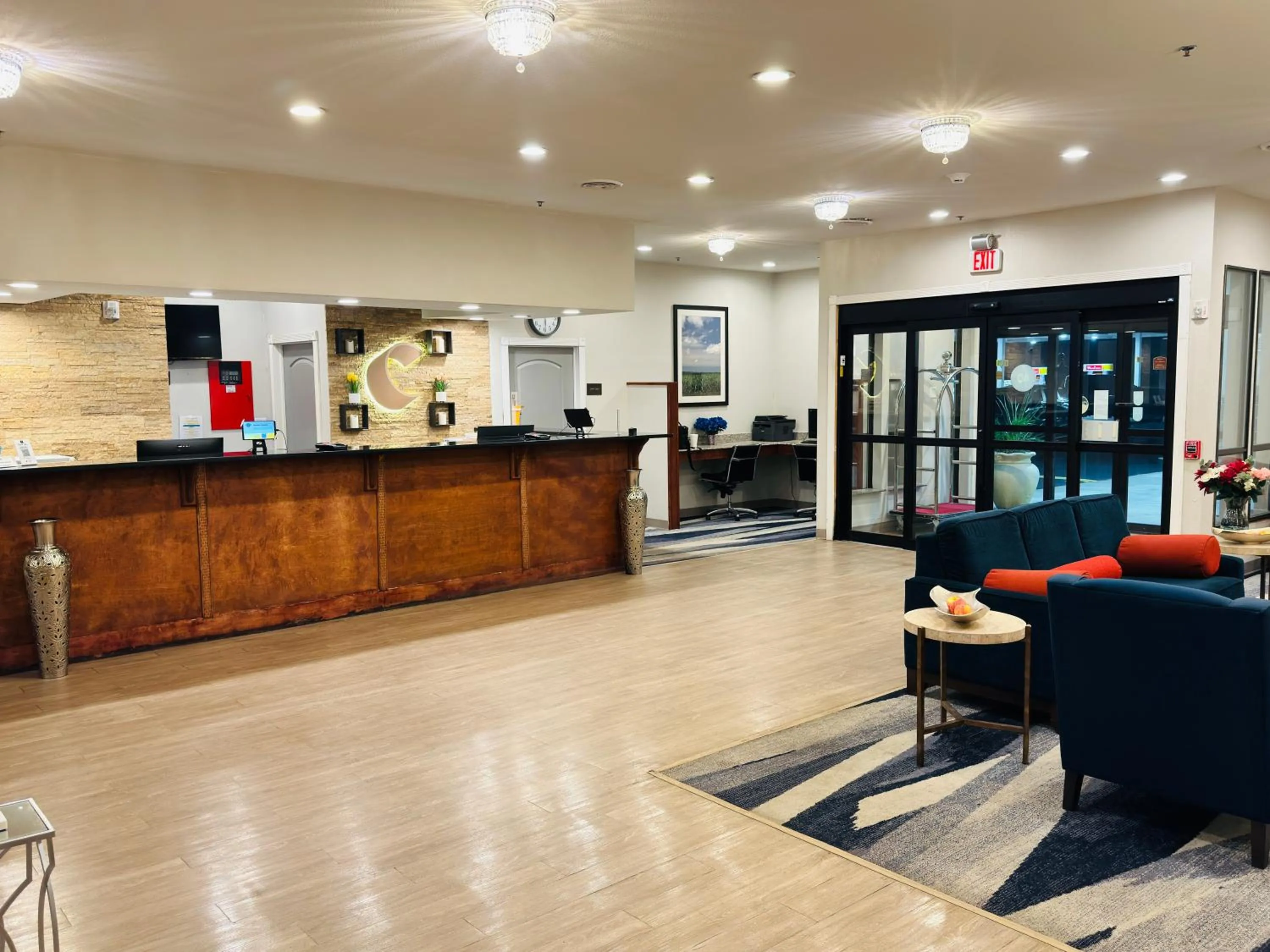 Lobby or reception in Comfort Suites Plymouth near US-30