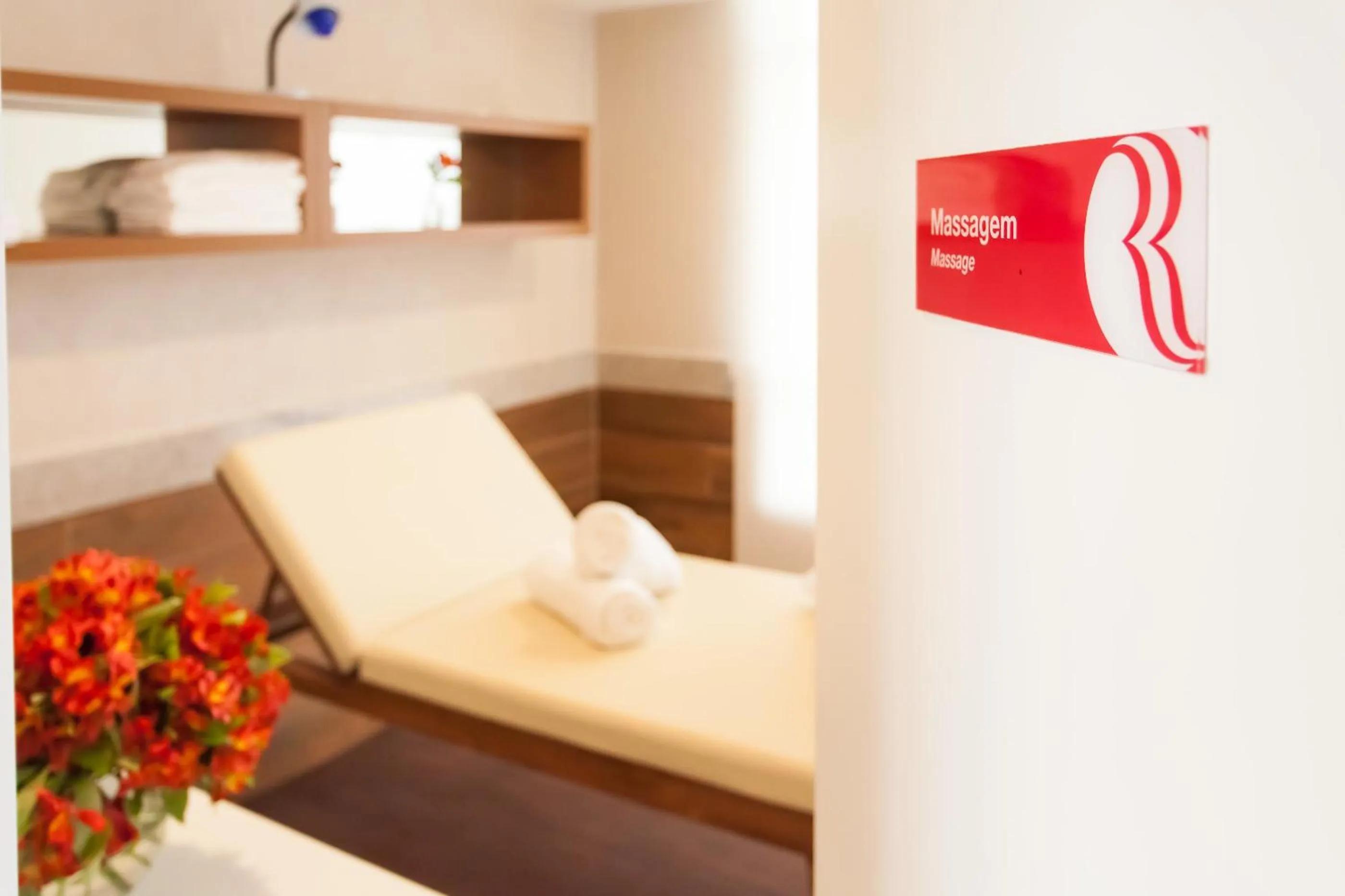 Massage in Ramada Hotel & Suites Campos Pelinca