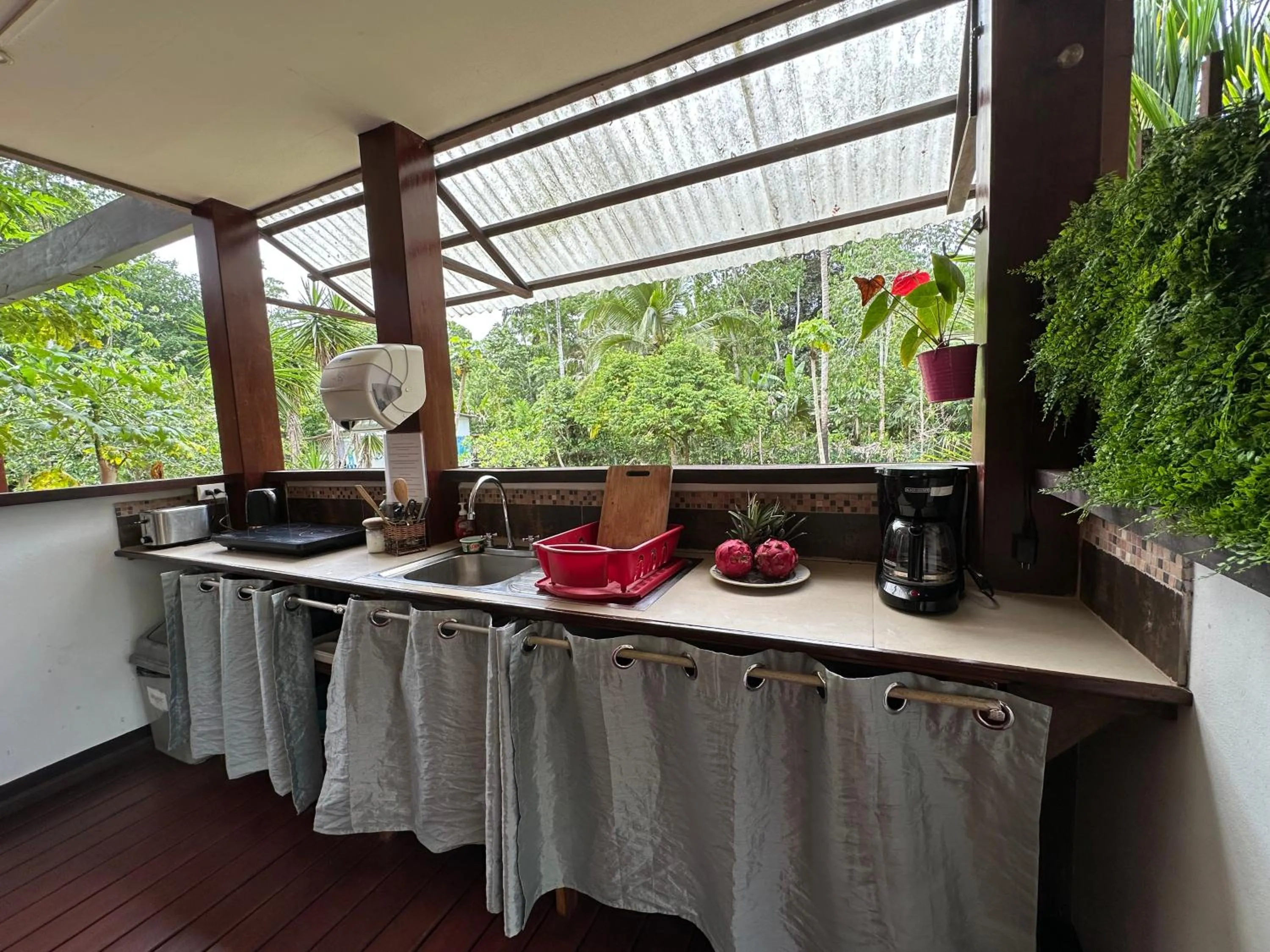 Kitchen or kitchenette in Hotel Kenaki Lodge