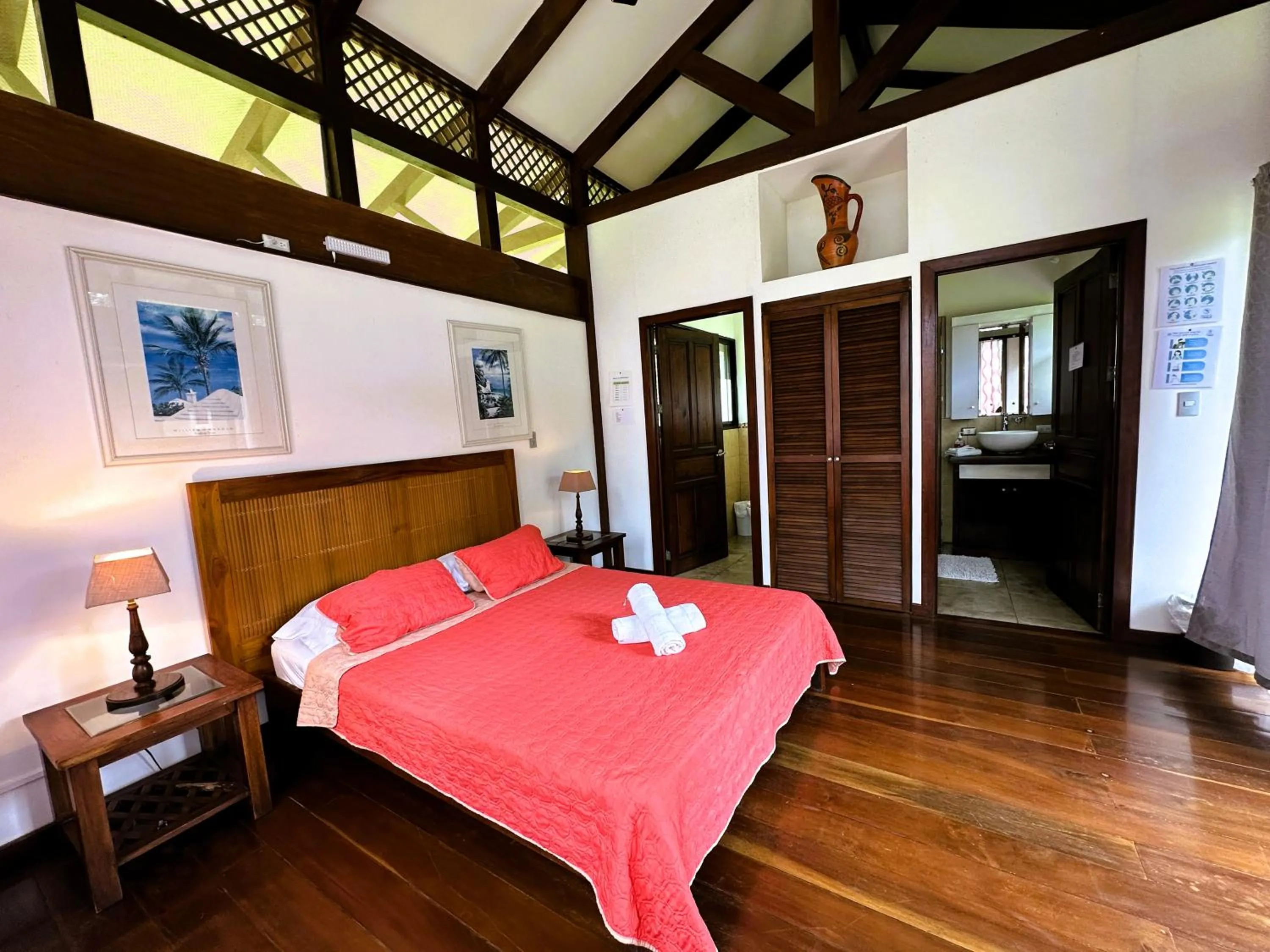 Bed in Hotel Kenaki Lodge