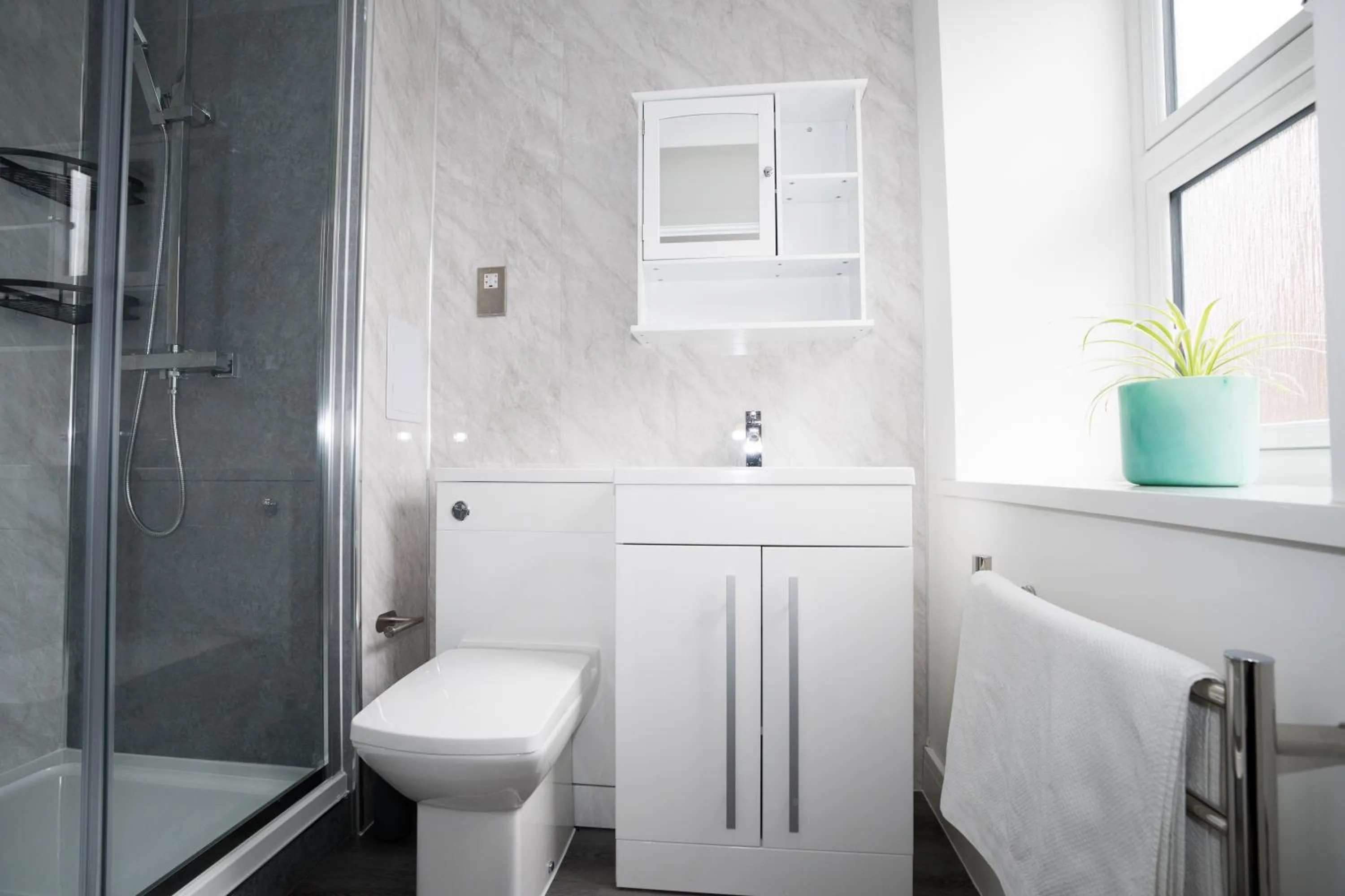Twin Room with Private Bathroom in Ryegate House Colchester