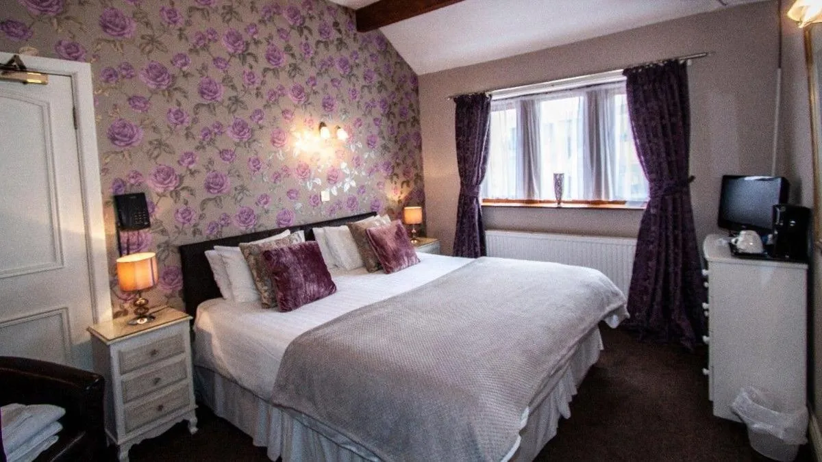 Bedroom, Bed in Leeming Wells