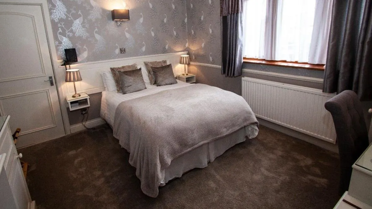 Bedroom, Bed in Leeming Wells